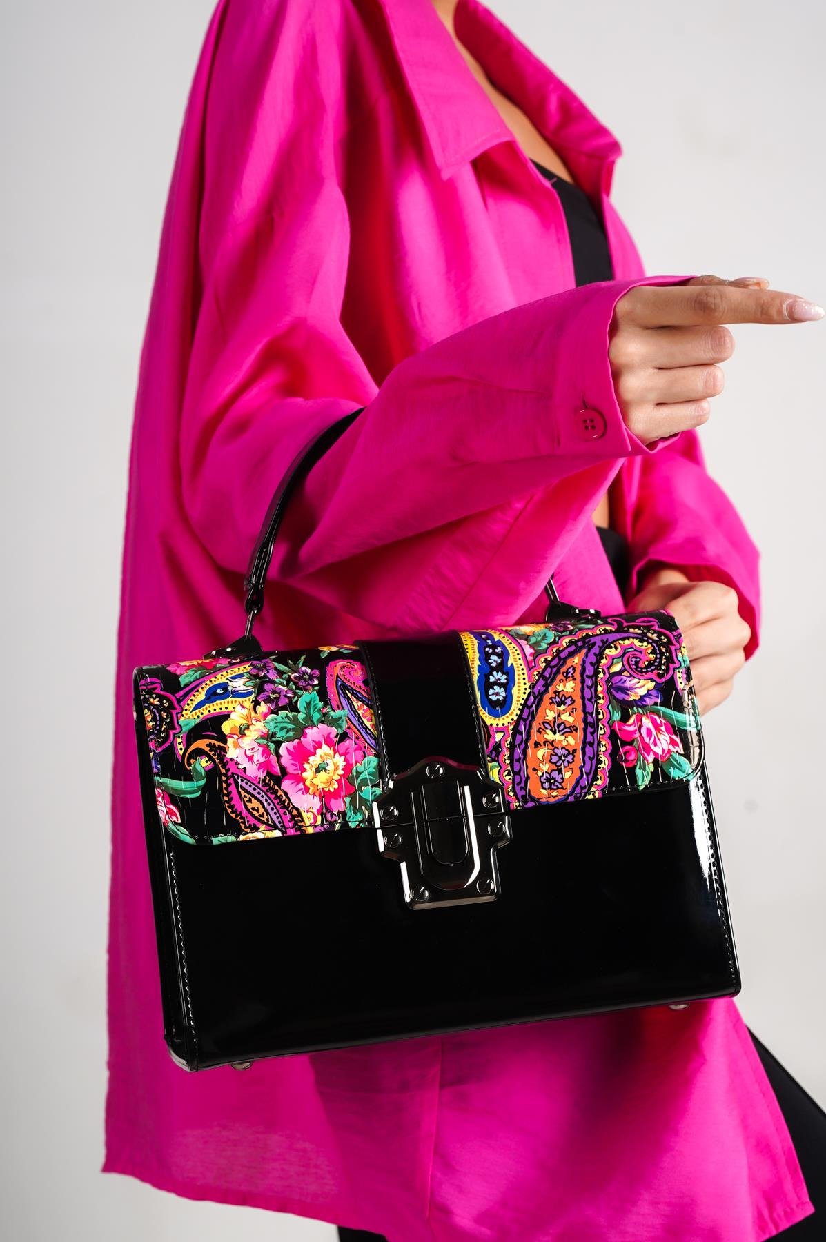 Capone Prag Women Black Handbag