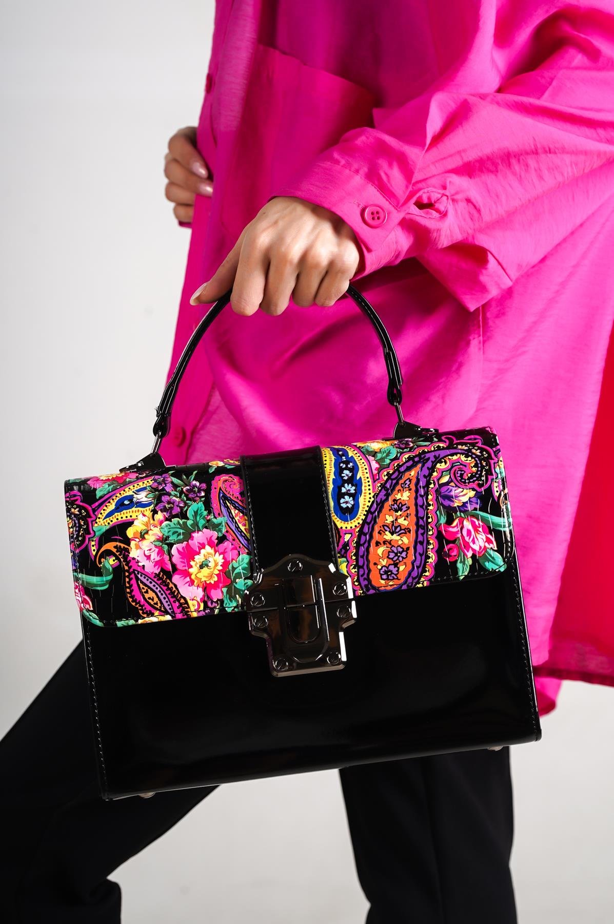 Capone Prag Women Black Handbag