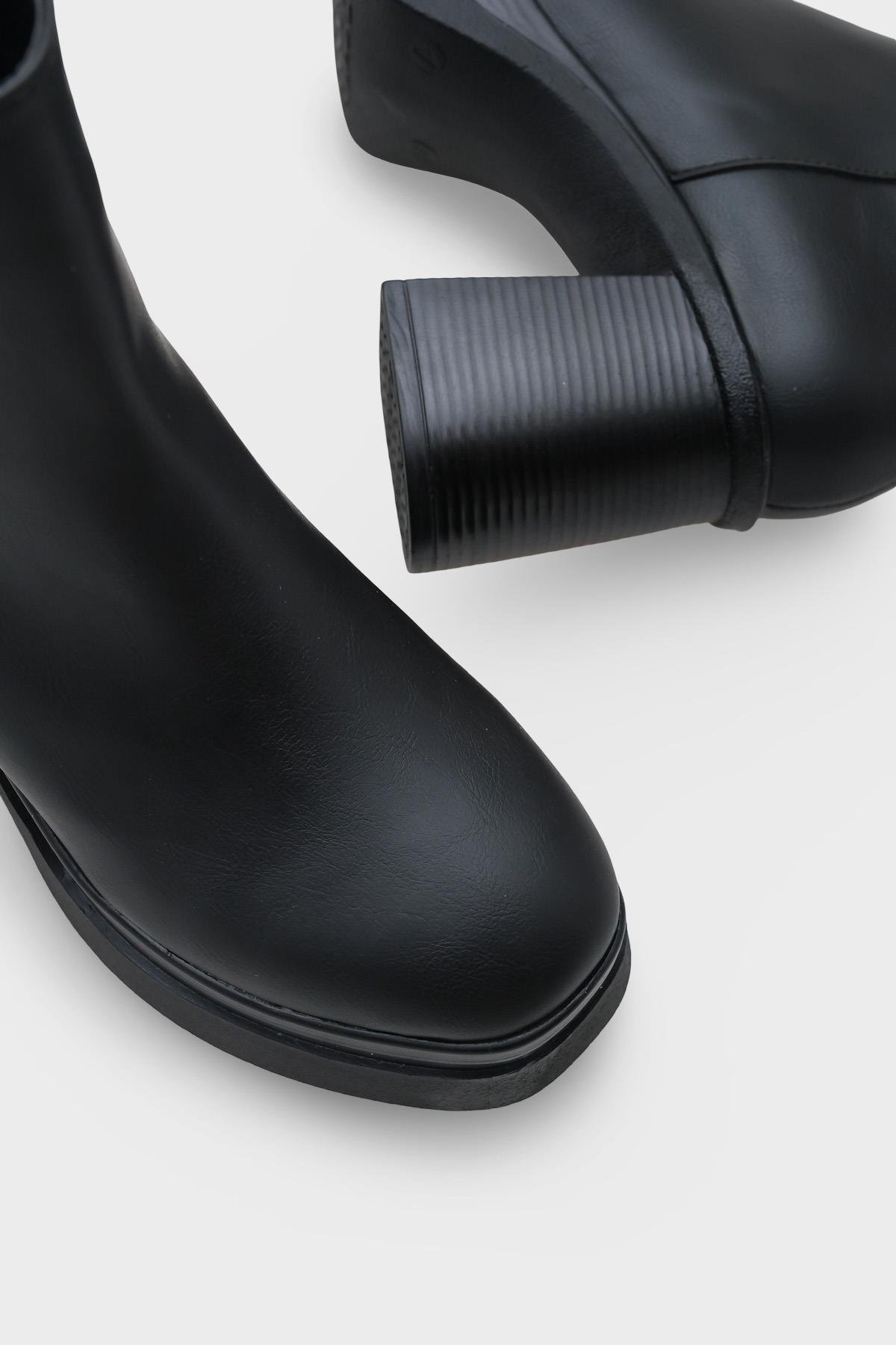 Capone Round Toe Side Zipper Mid Heels Woman Boots