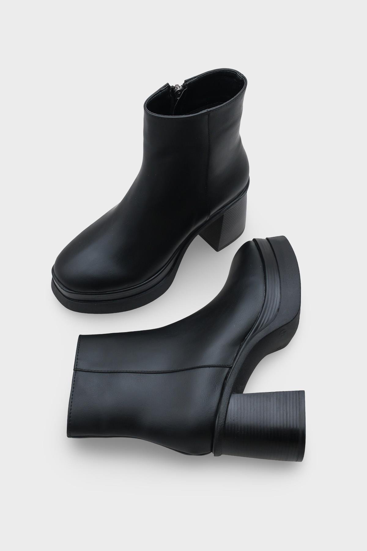 Capone Round Toe Side Zipper Mid Heels Woman Boots