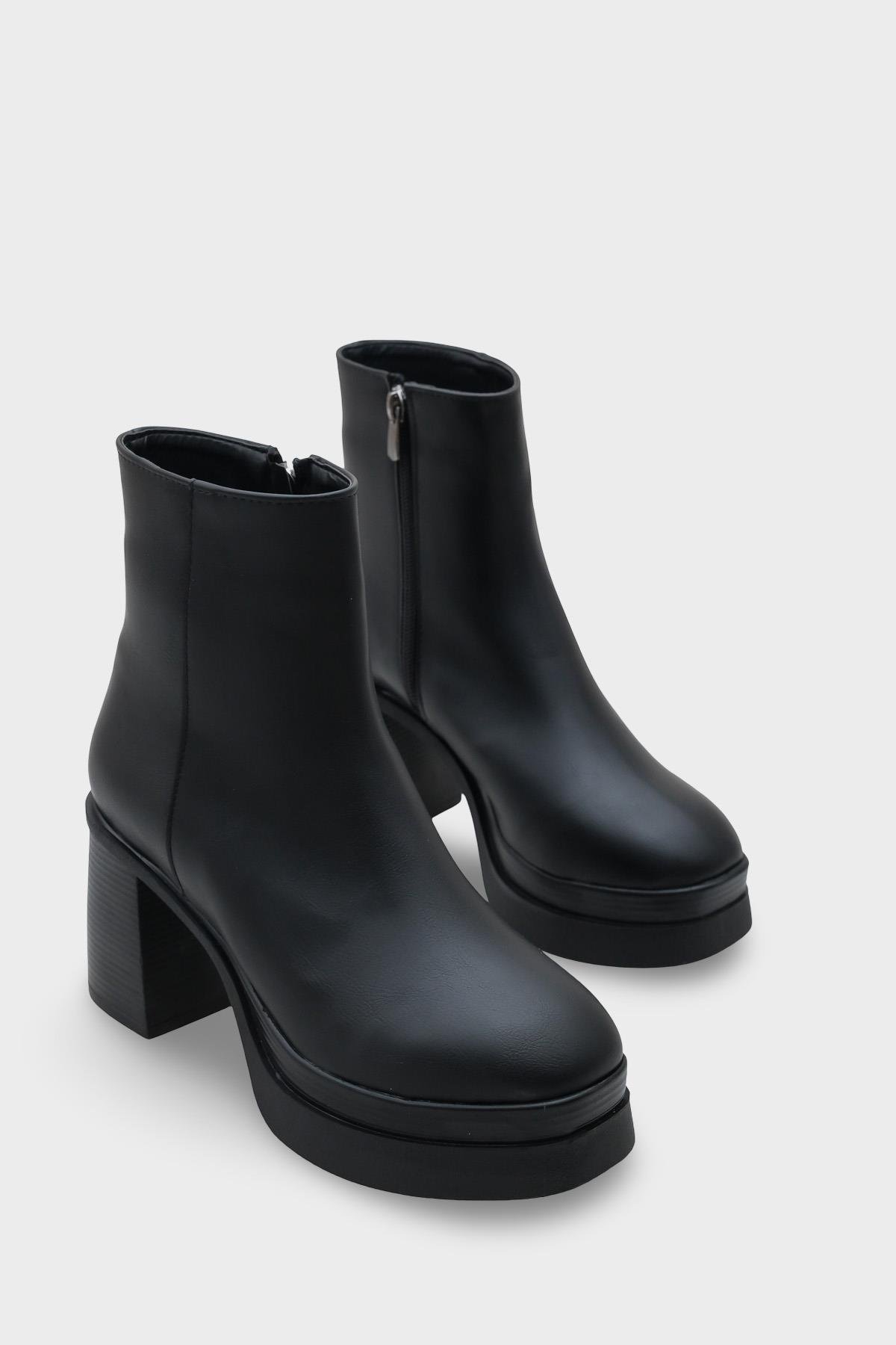 Capone Round Toe Side Zipper Mid Heels Woman Boots