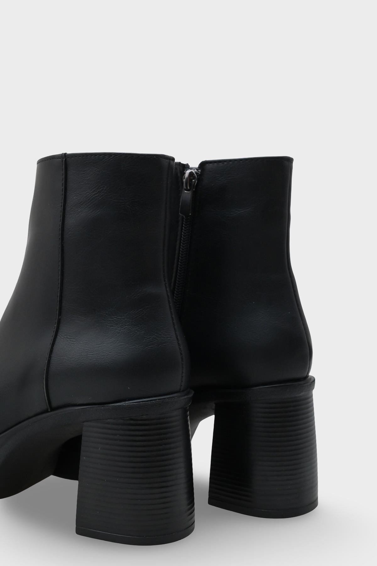 Capone Round Toe Side Zipper Mid Heels Woman Boots