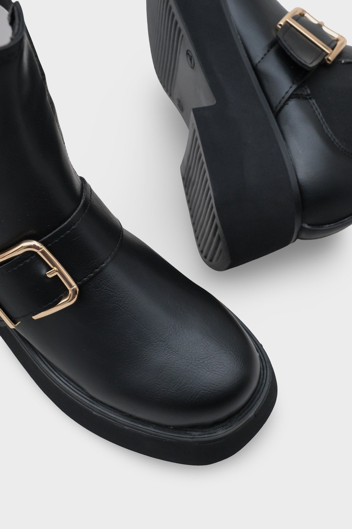 Capone Round Toe Side Zipper Track Sole Woman Boots