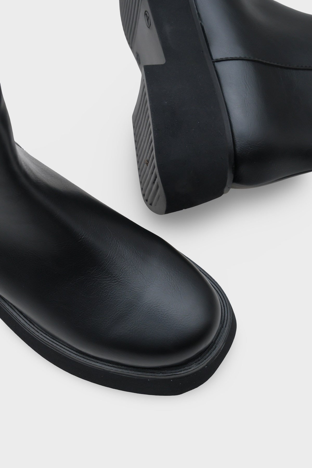 Capone Round Toe Side Zipper Track Sole Woman Boots