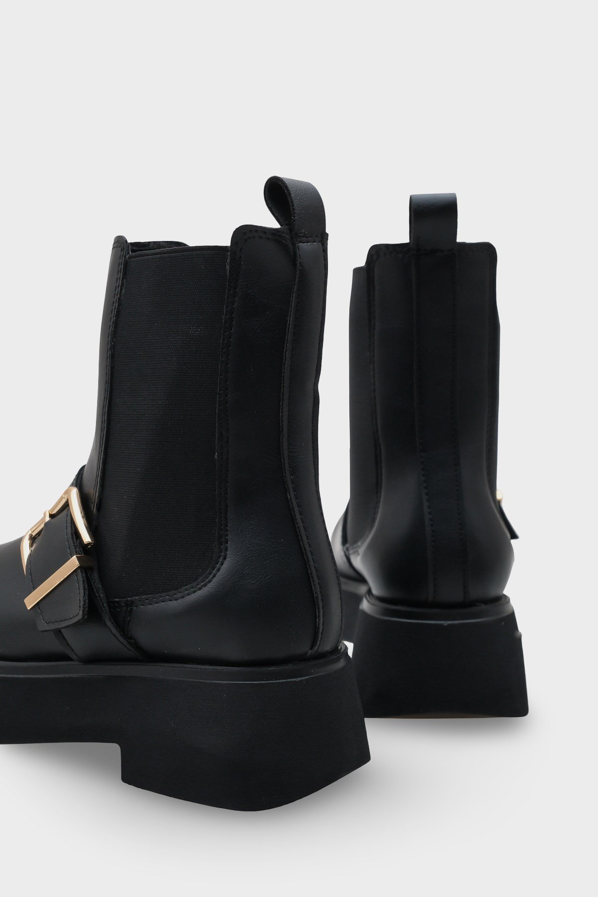 Capone Round Toe Side Zipper Track Sole Woman Boots