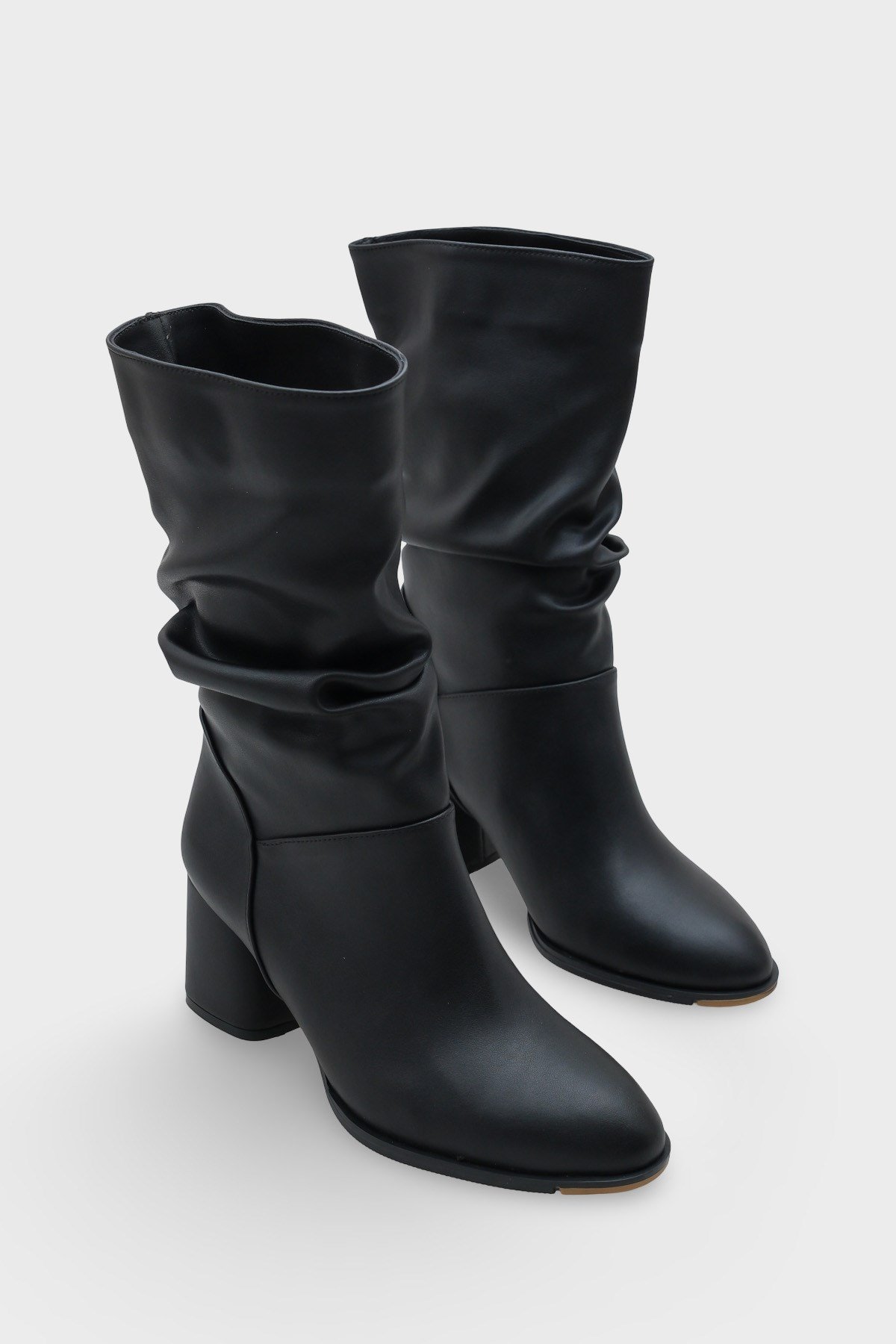 Capone Round-Toe Women Black Boots