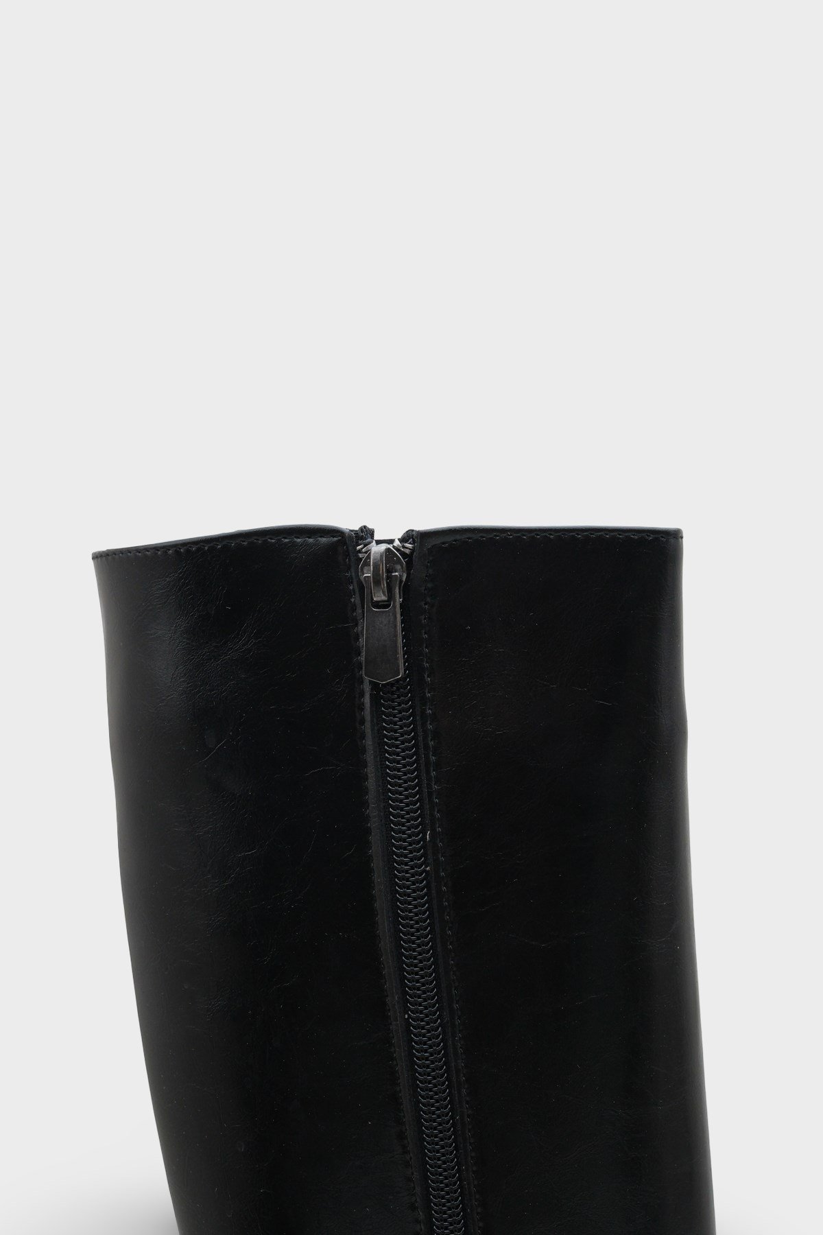 Capone Round Toe Women Black Boots