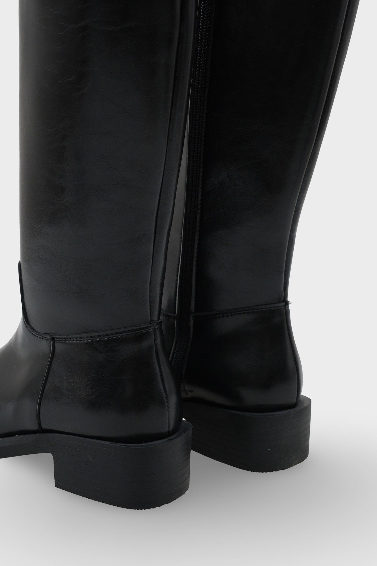 Capone Round Toe Women Black Boots
