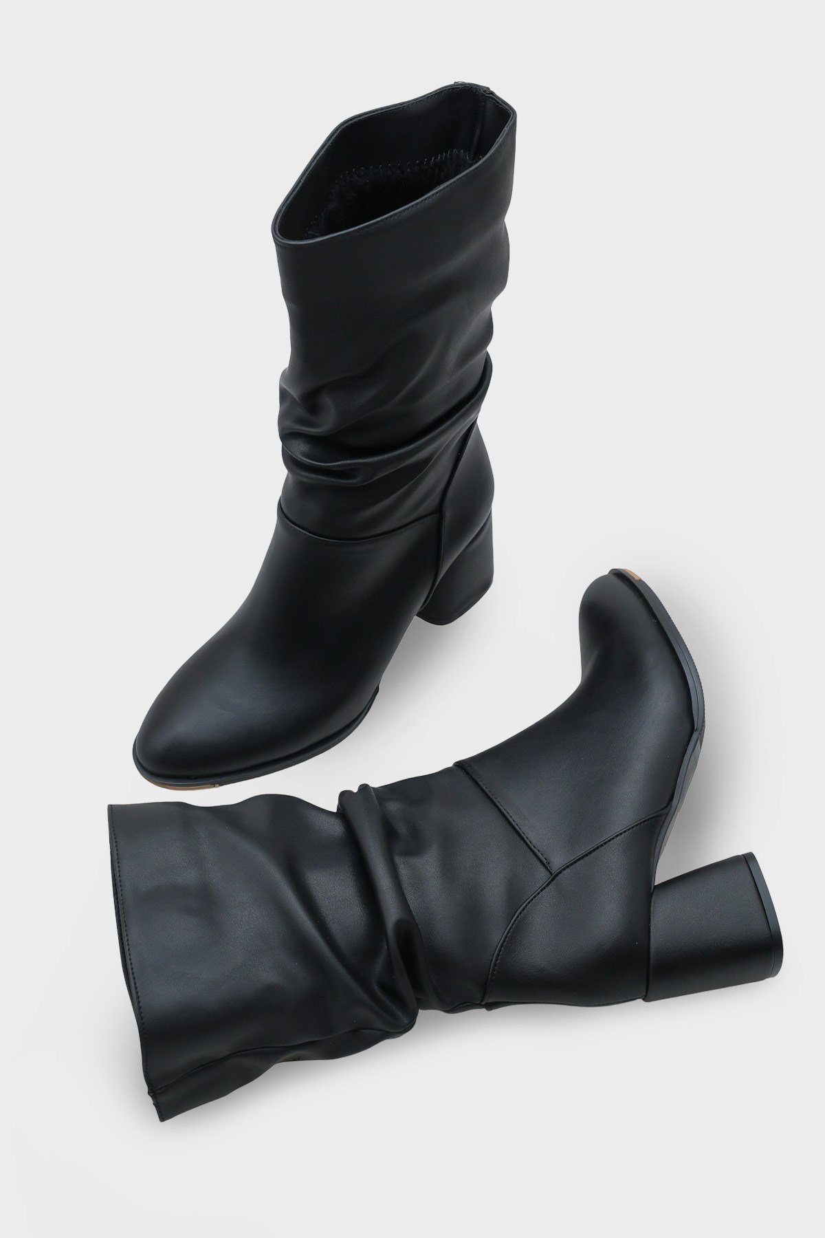 Capone Round-Toe Women Black Boots