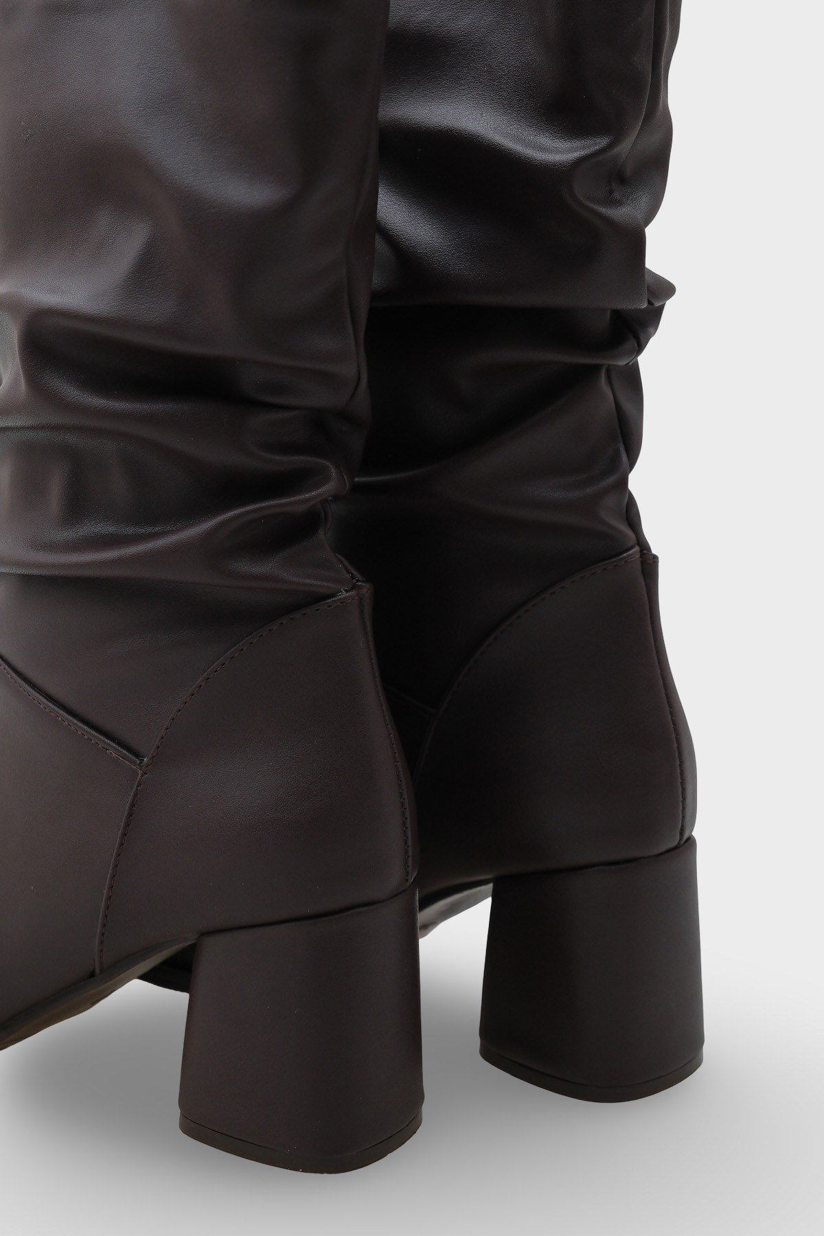 Capone Round-Toe Women Brown Boots