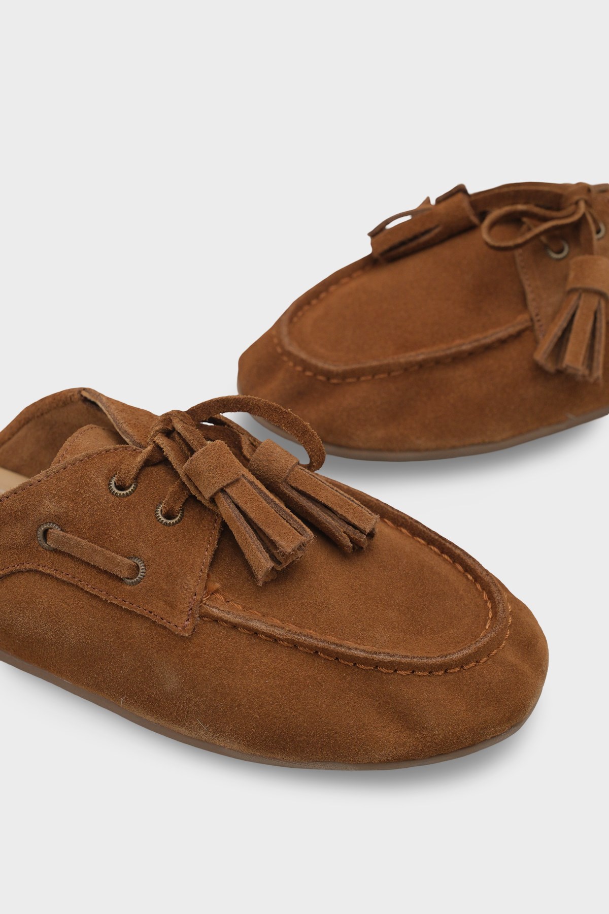 Capone Shellie Genuine Leather Suede Lace-Up Beaded Comfort Closed Toe Women Walnut Sandal