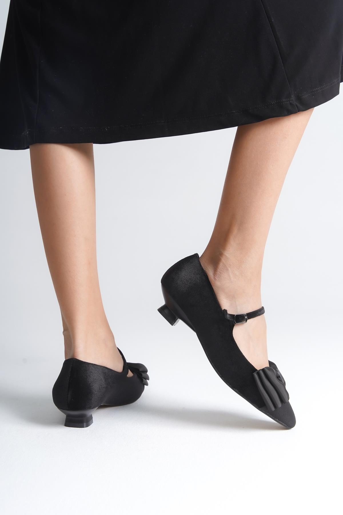 Capone Short-Heeled Velvet Women Black Shoes