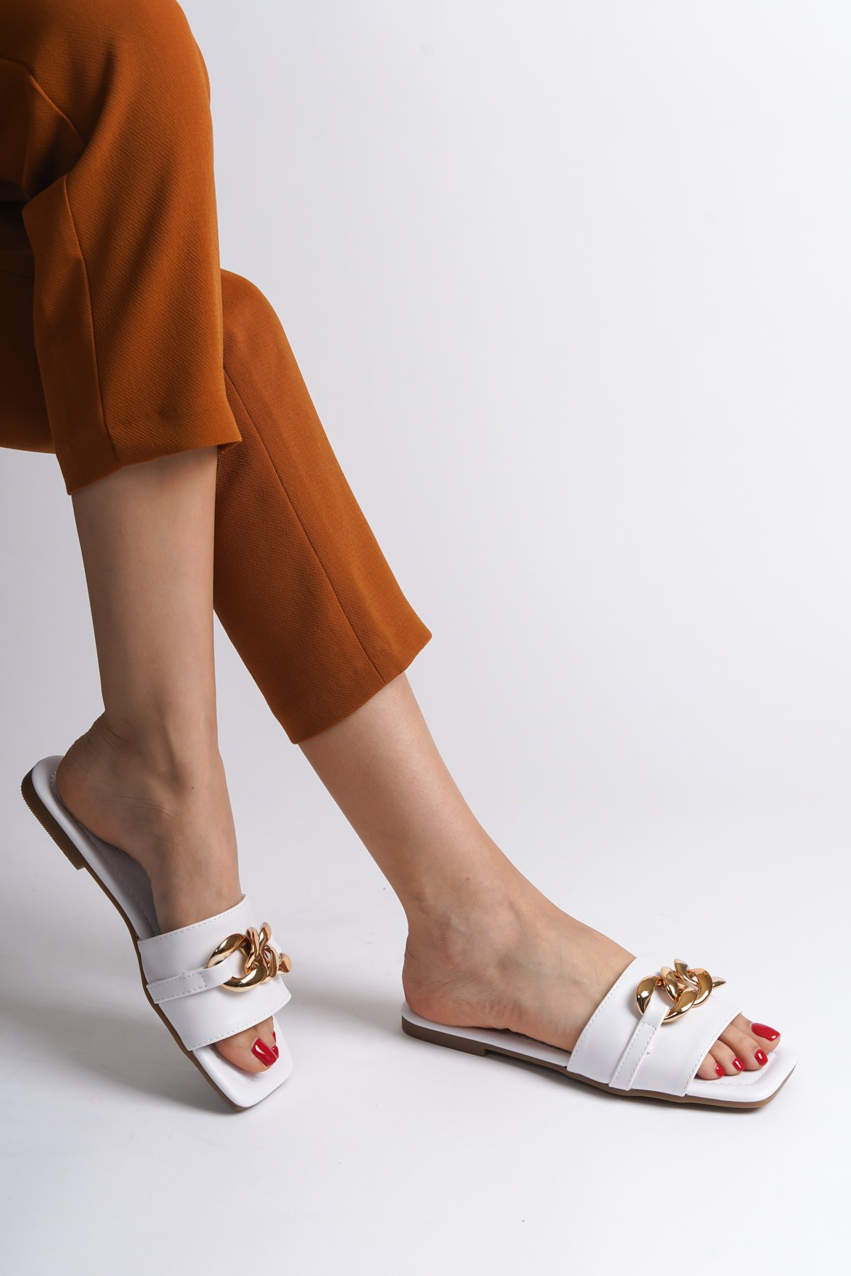 Capone Single Band Chain Detail Woman Sandals