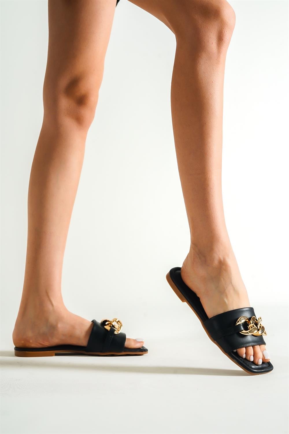 Capone Single Band Chain Detail Woman Sandals