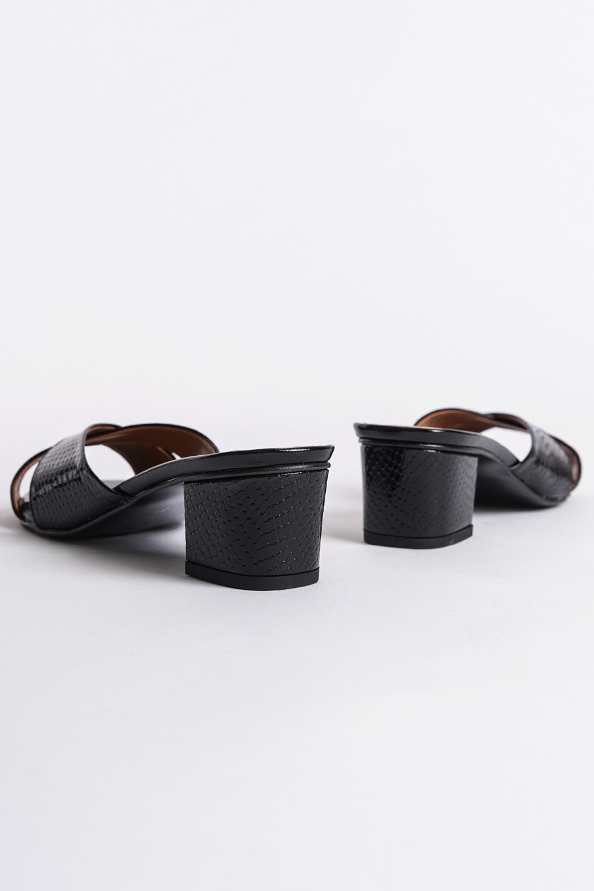 Capone Taya Cross Band Women Black Sandals