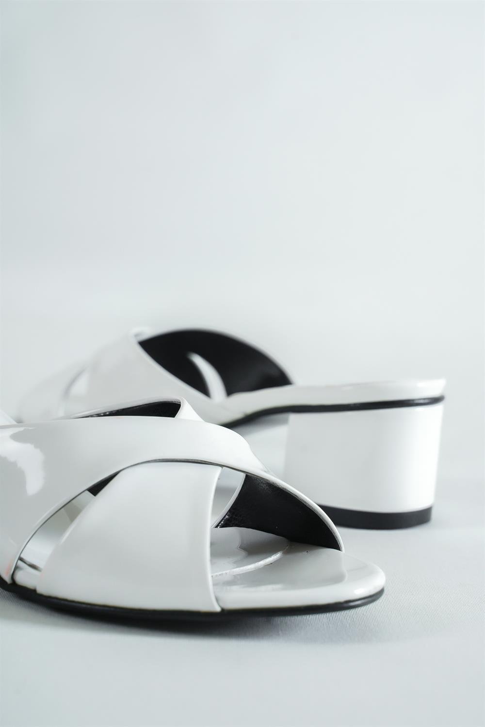 Capone Taya Cross Band Women White Sandals