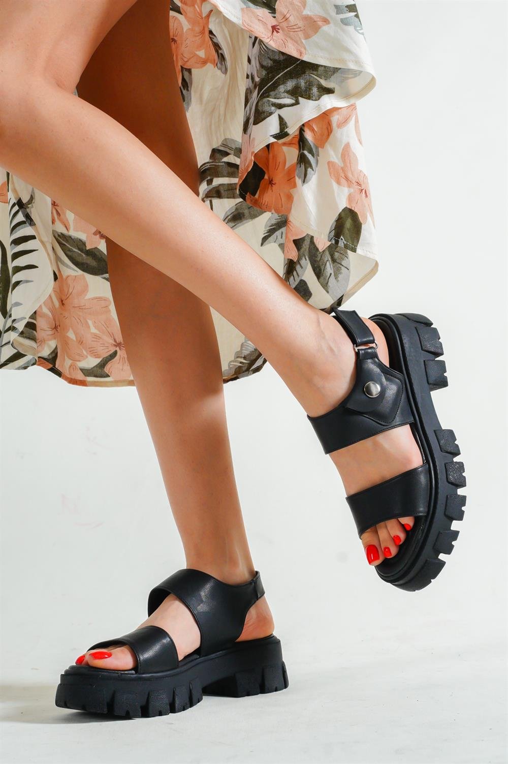 Capone Thick Sole Pocket Single Strap Women Black's Sandals