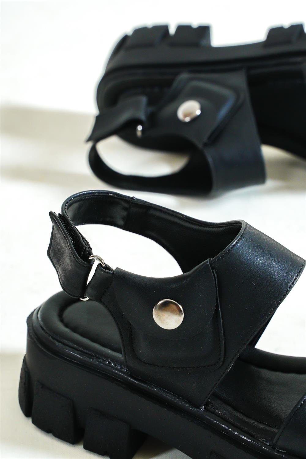 Capone Thick Sole Pocket Single Strap Women Black's Sandals