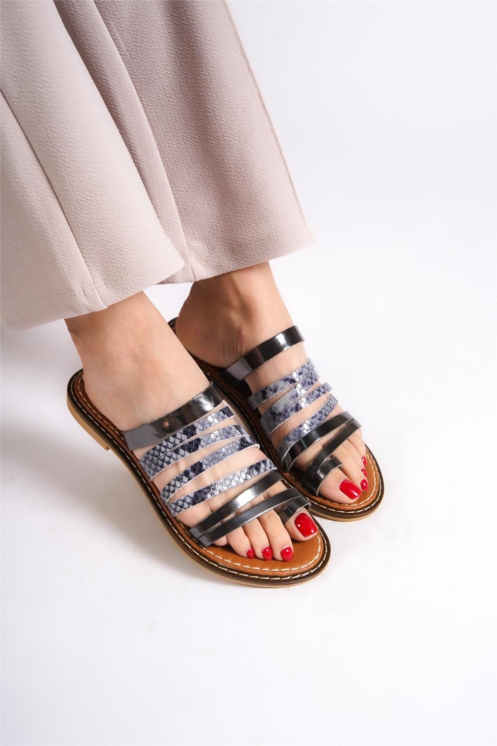 Capone Toe Ring Detail Multi Band Women Platinum Leather Sandals
