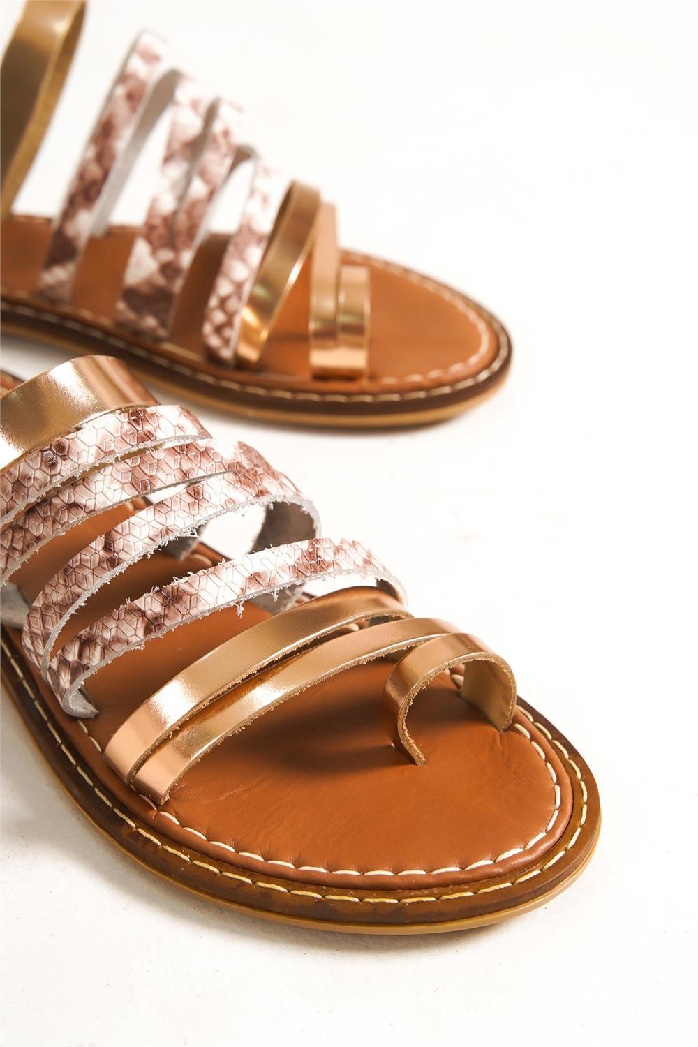 Capone Toe Ring Detail Multi Band Women Rose Leather Sandals