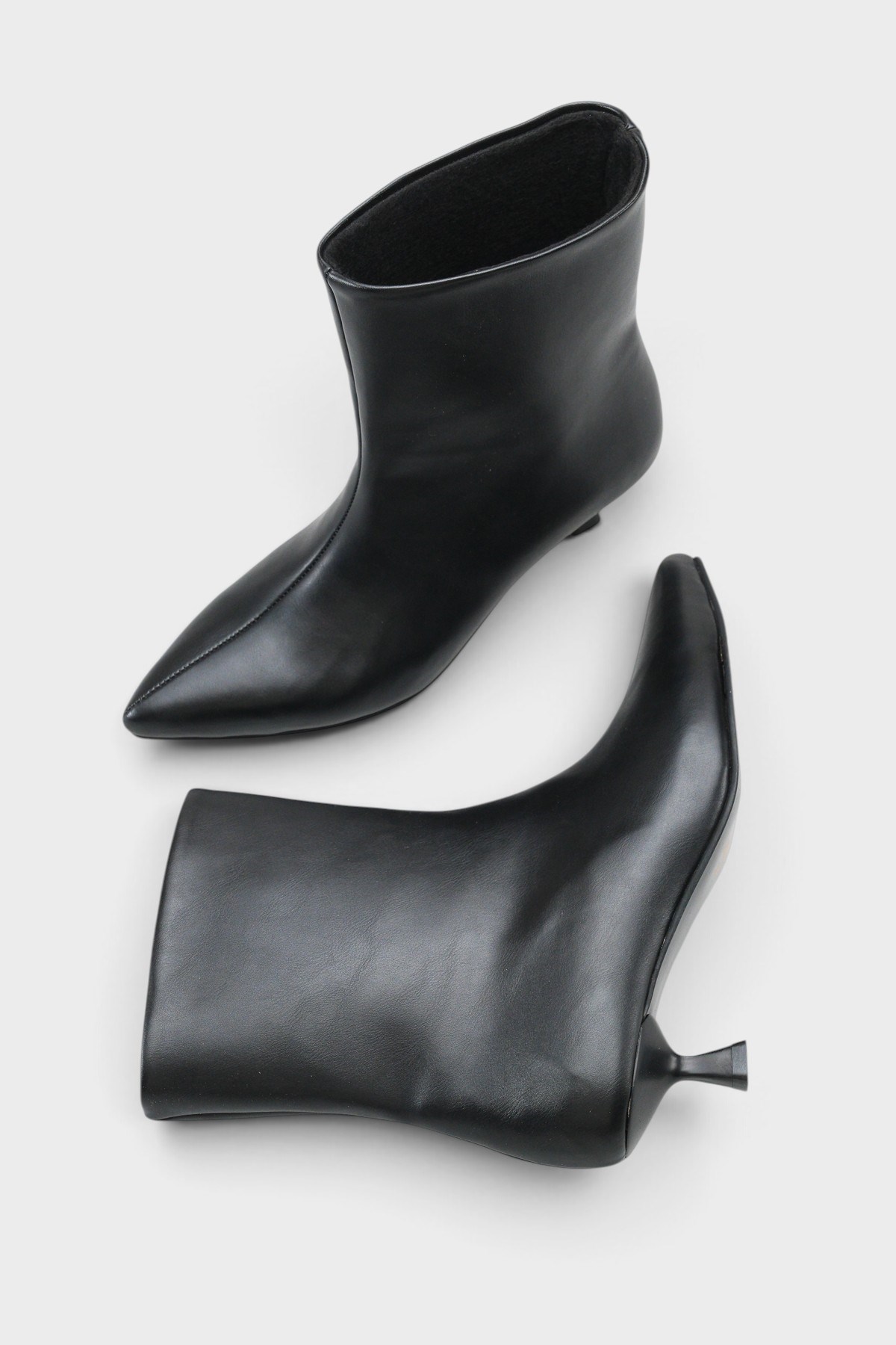 Capone Viola Pointed Toe Pull-On Women Black Boot