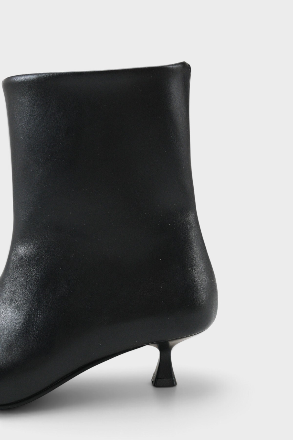 Capone Viola Pointed Toe Pull-On Women Black Boot