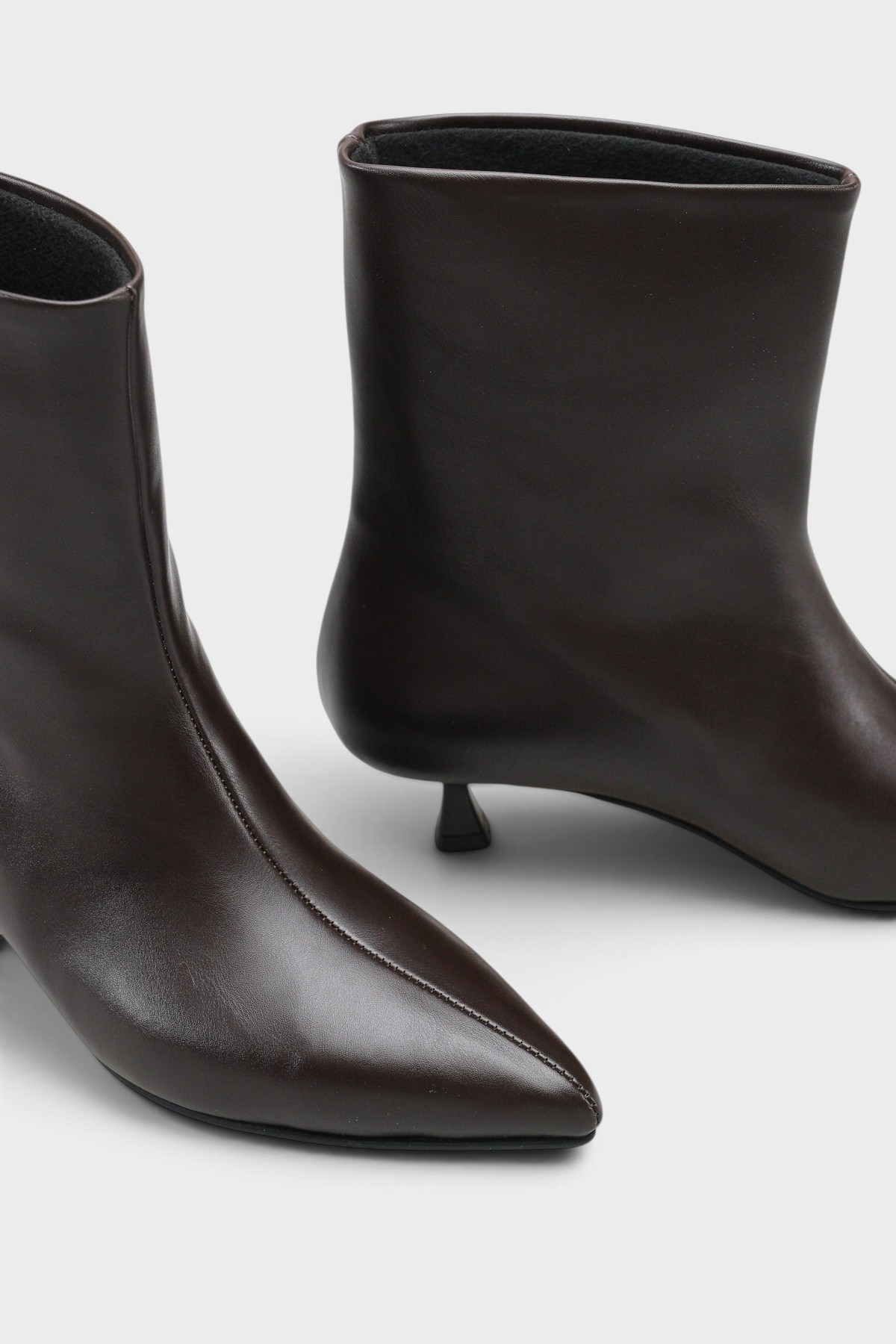 Capone Viola Pointed Toe Pull-On Women Brown Boot