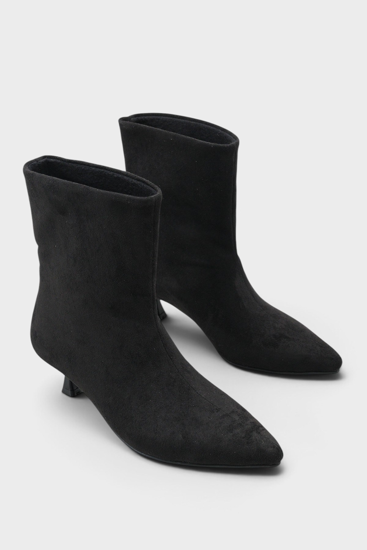 Capone Viola Pointed Toe Pull-On Women Sued Black Boot