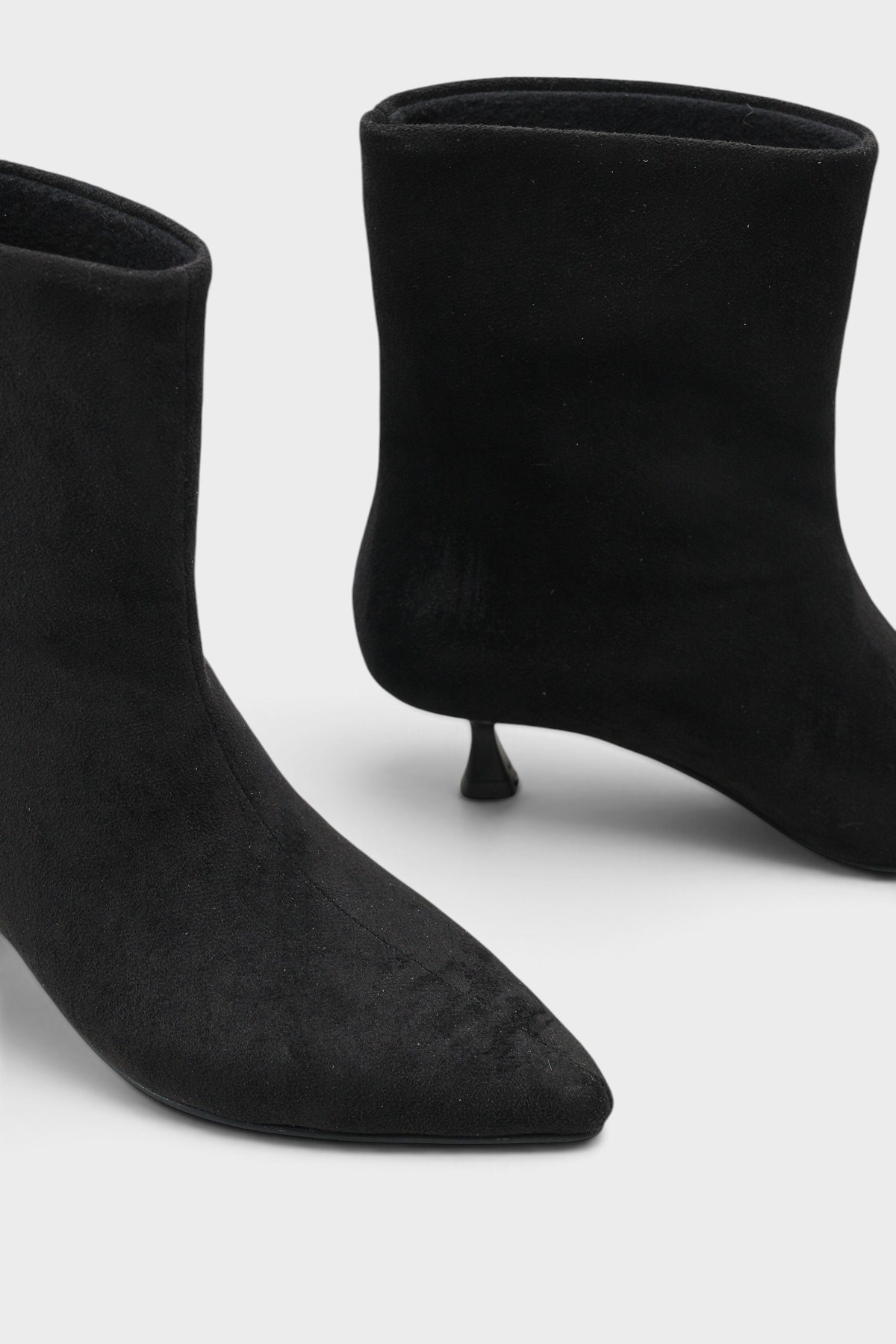 Capone Viola Pointed Toe Pull-On Women Sued Black Boot