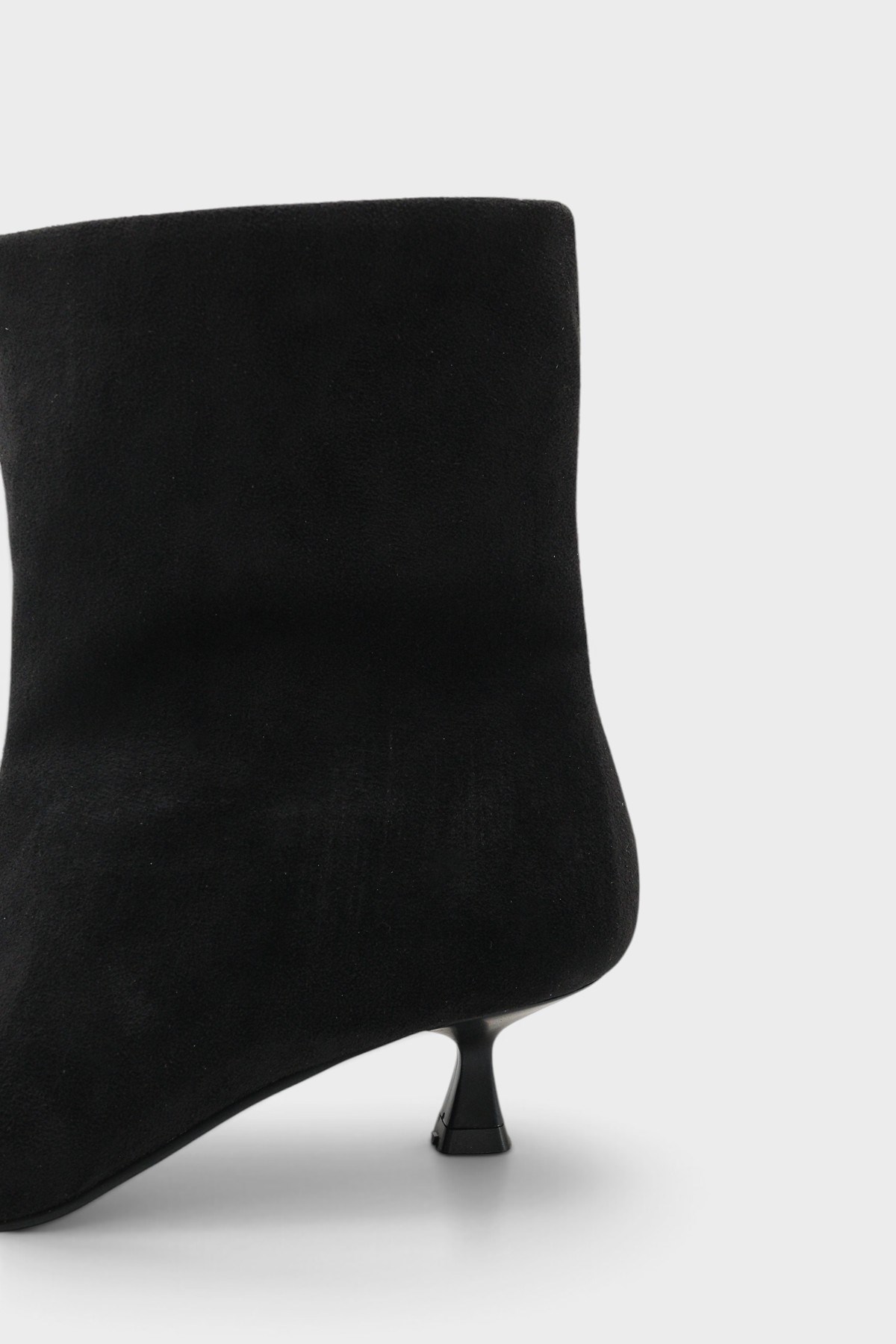 Capone Viola Pointed Toe Pull-On Women Sued Black Boot