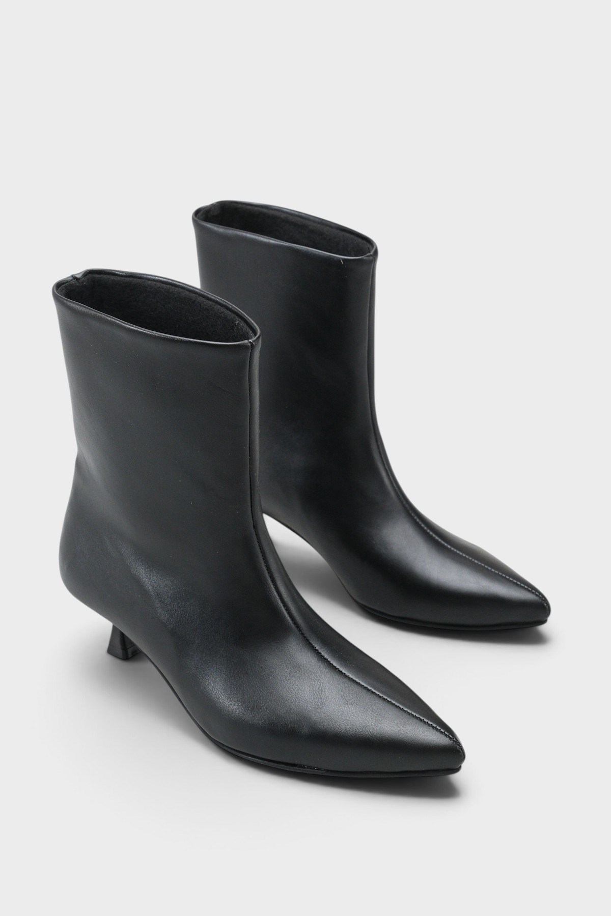 Capone Viola Pointed Toe Pull-On Women Black Boot