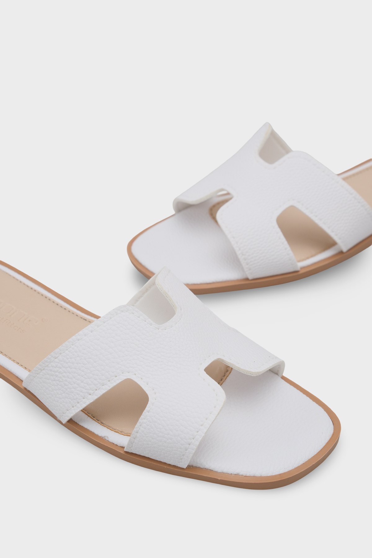 Capone Wilie Women s Short Heeled Slippers