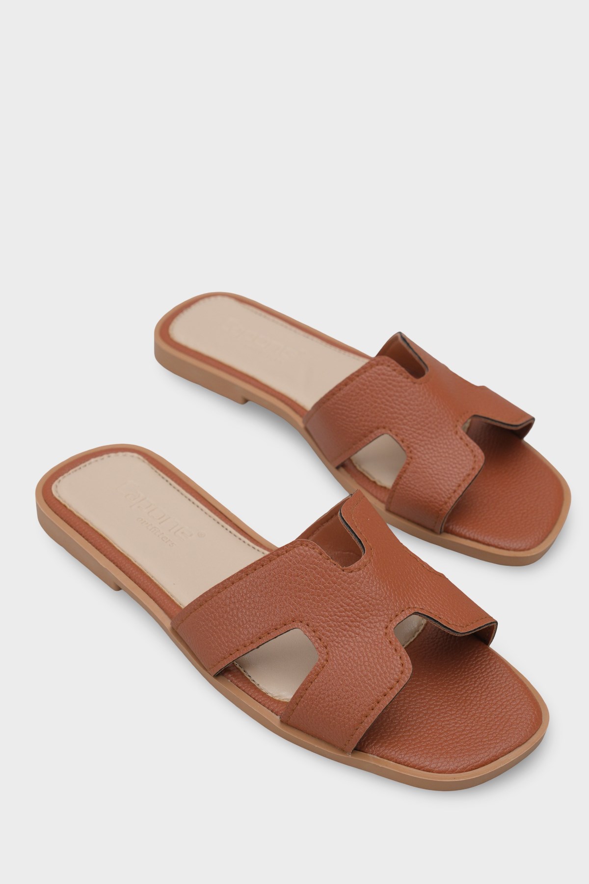 Capone Wilie Women Tans Short Heeled Slippers