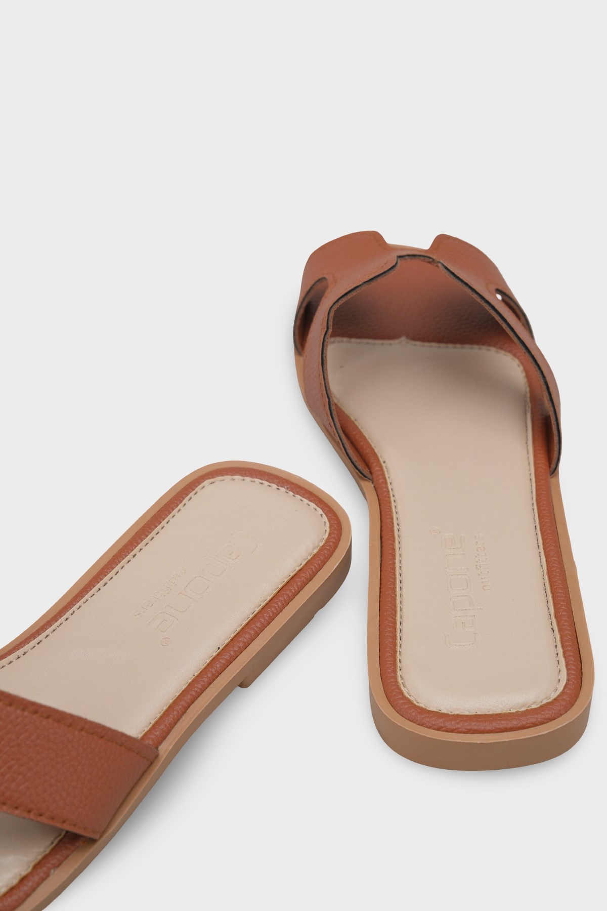 Capone Wilie Women Tans Short Heeled Slippers