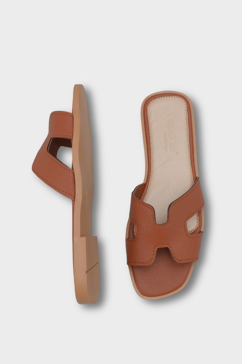 Capone Wilie Women Tans Short Heeled Slippers