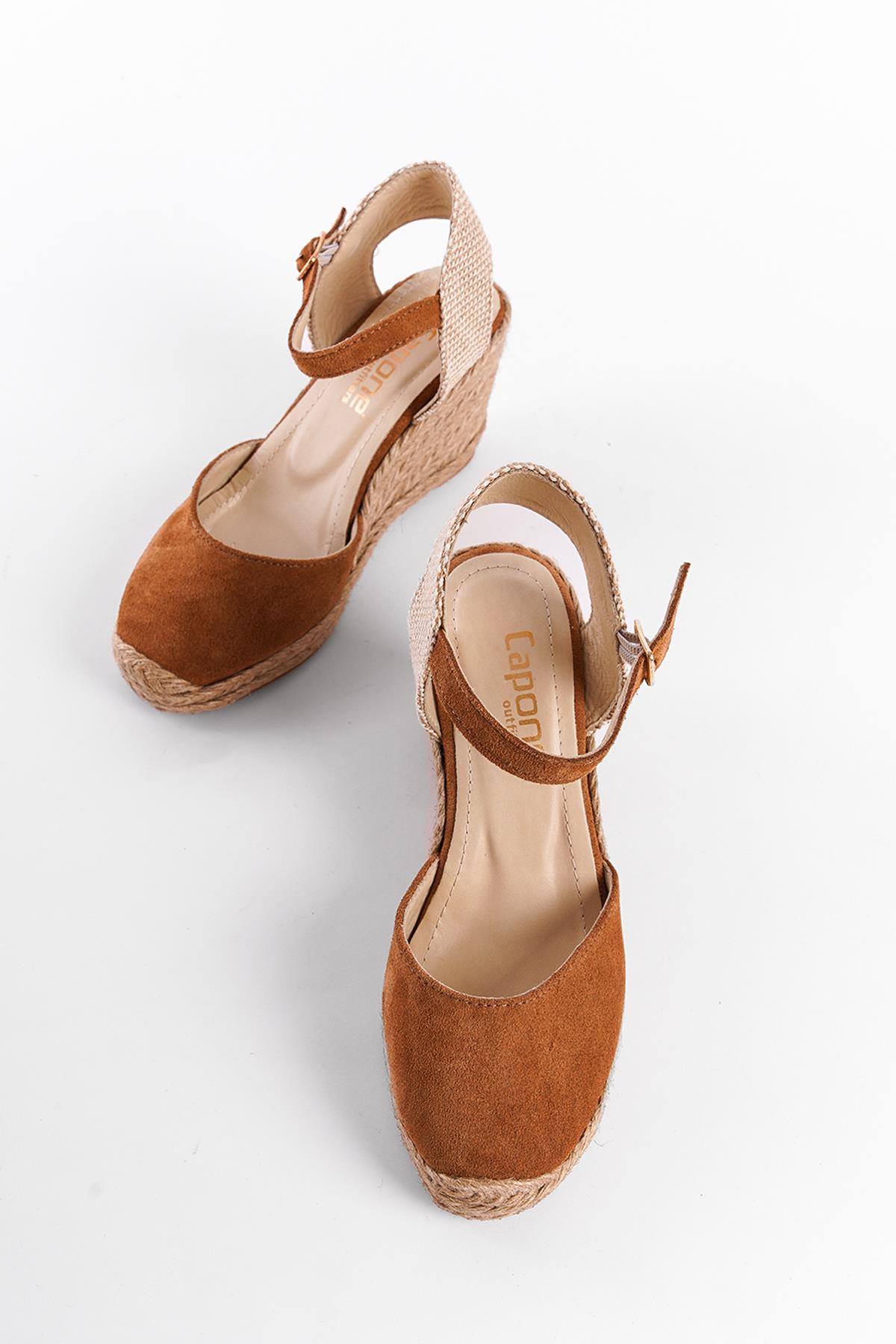 Capone Women Sued Tan Sandal