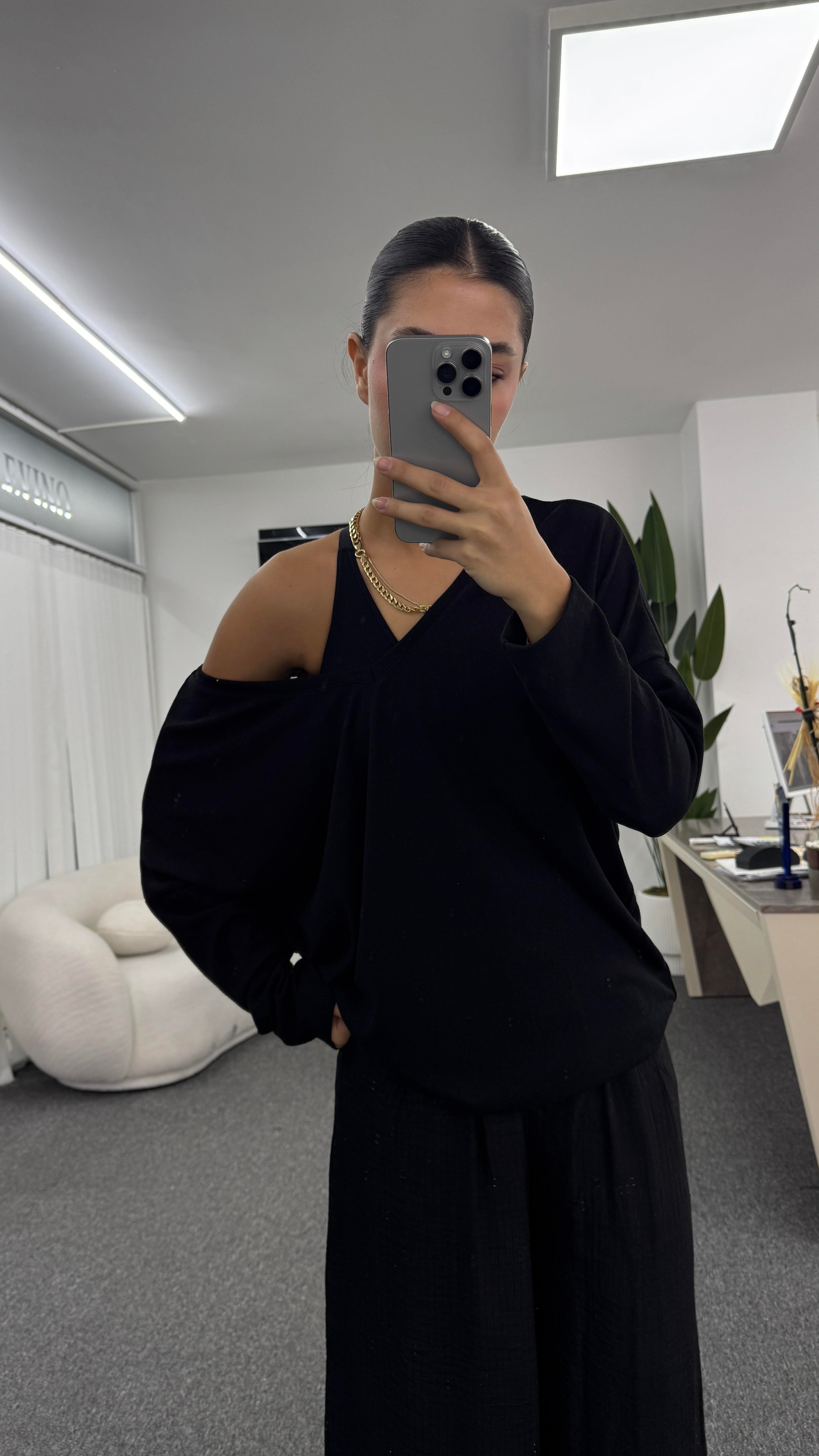 BOLY V YAKA SİYAH TRİKO KAZAK