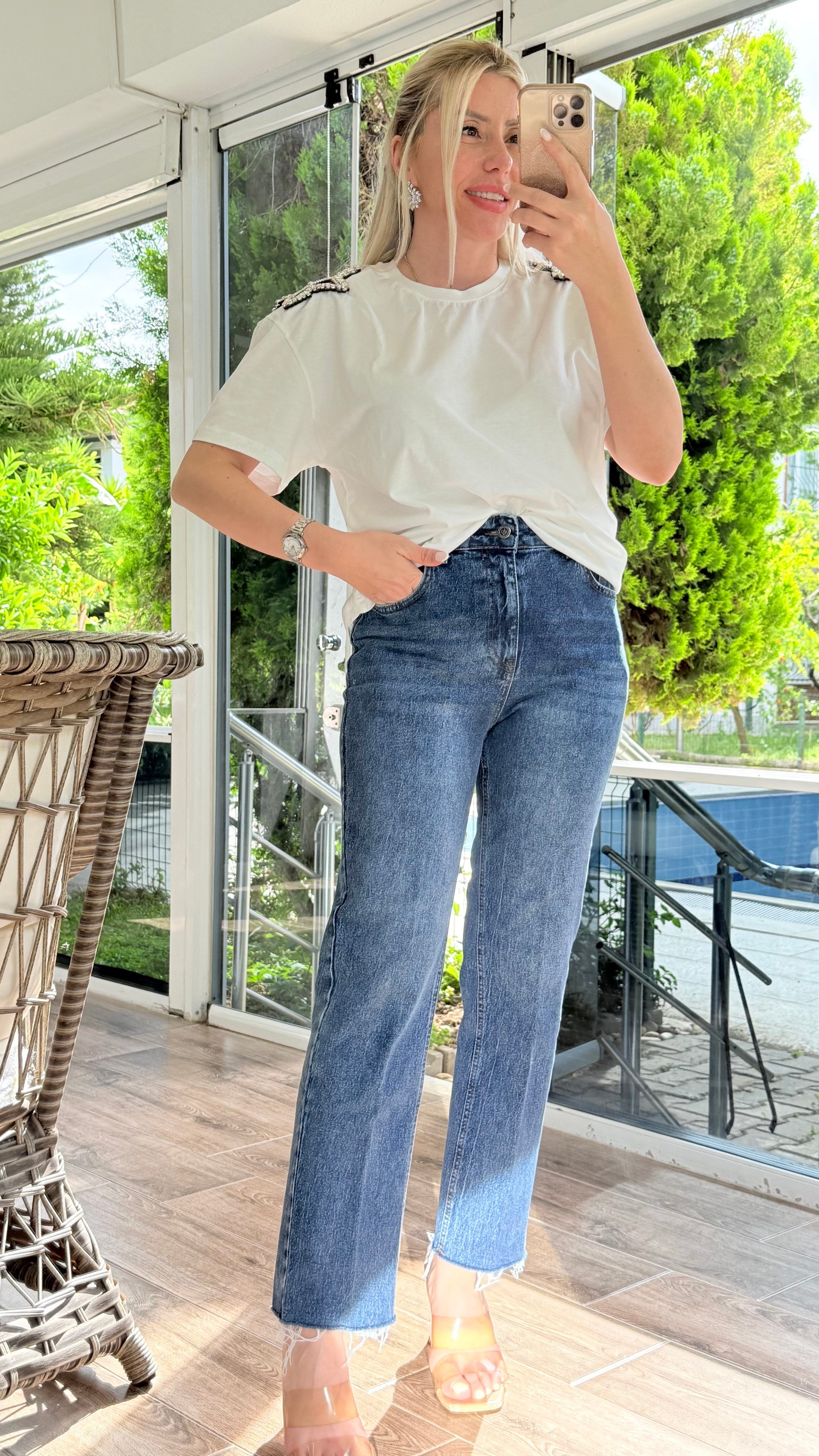 JESSY BEYAZ YILDIZ DETAYLI TSHRT 