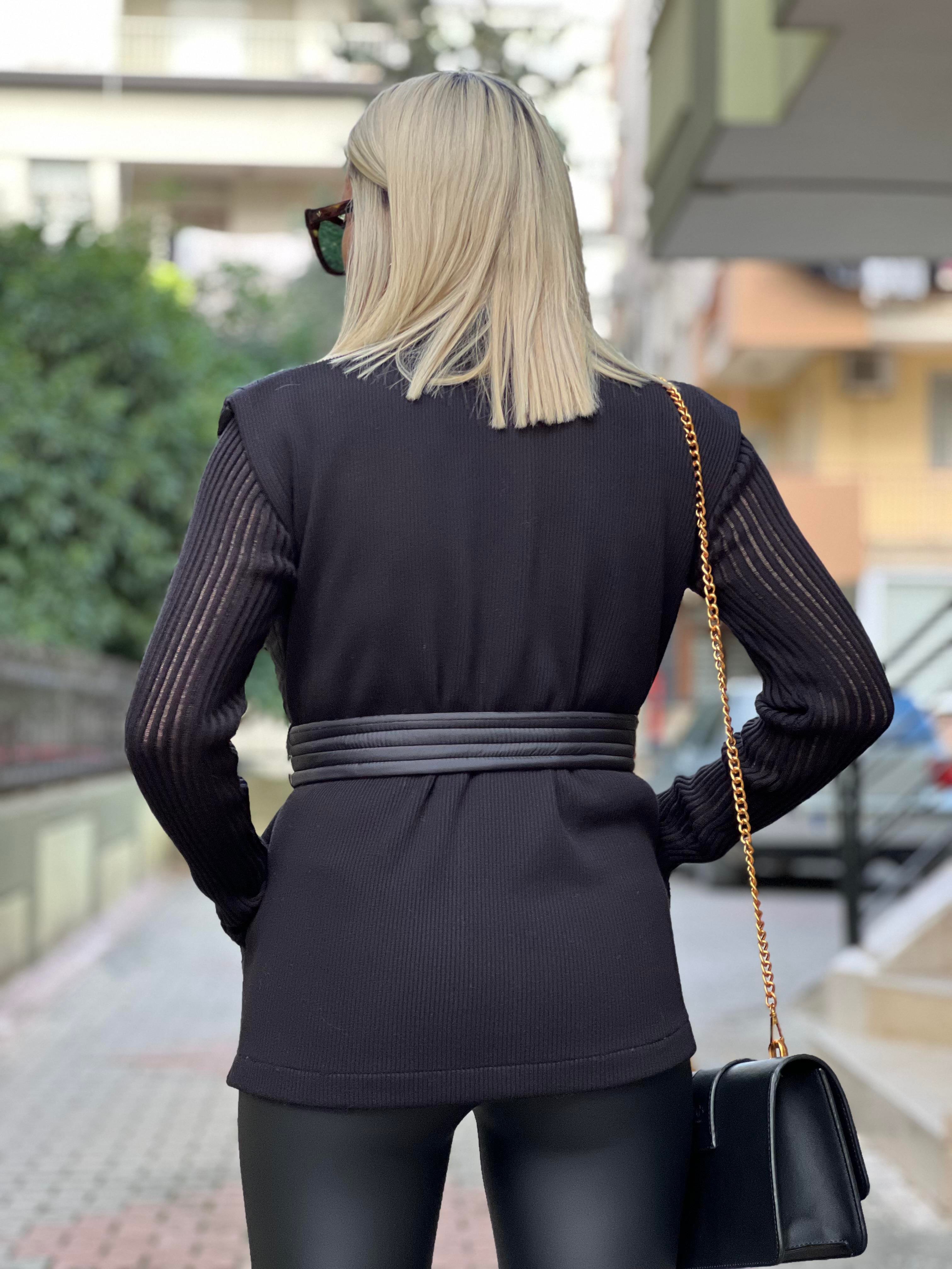 KAPİTONE SİYAH YELEK