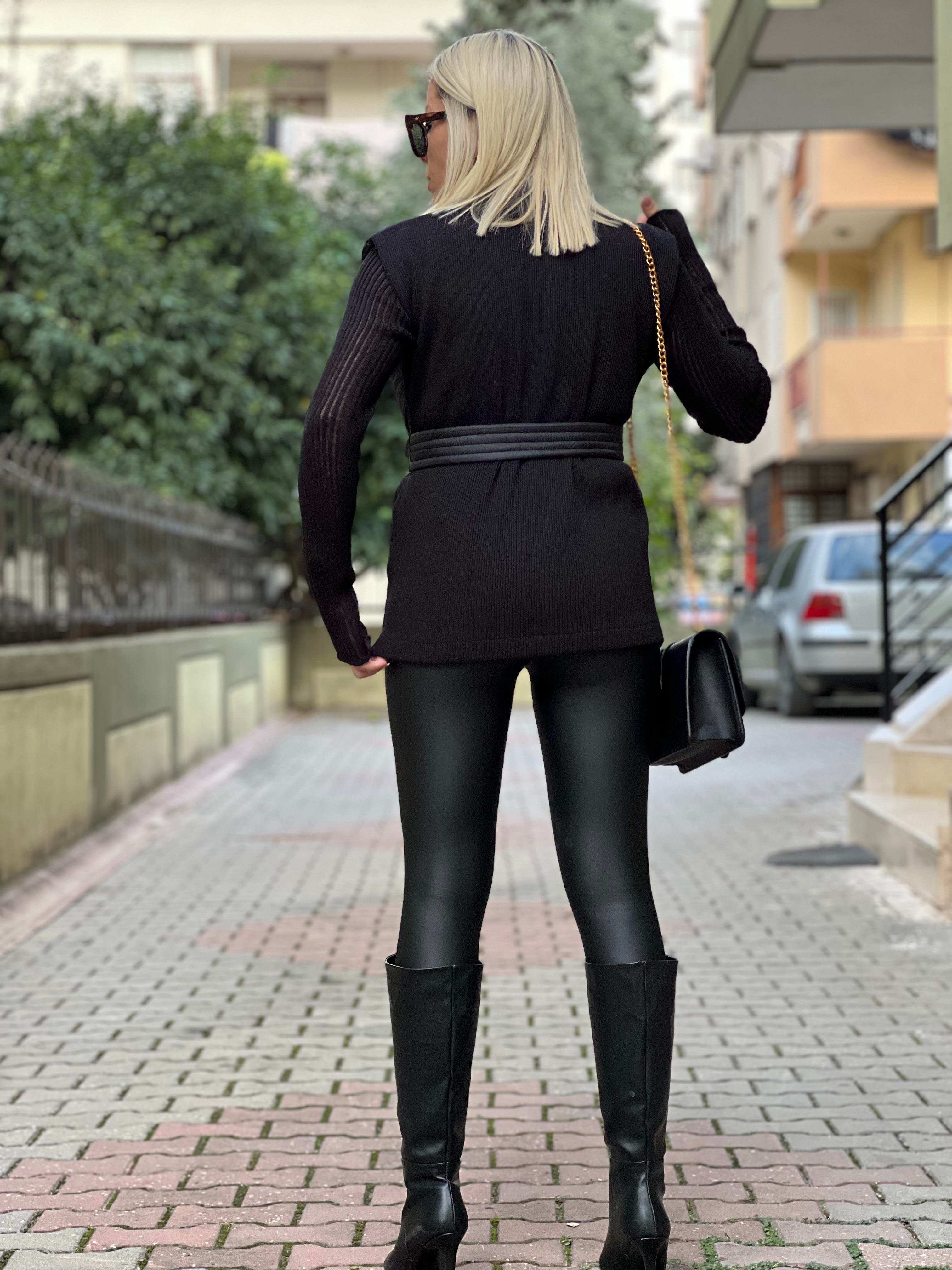 KAPİTONE SİYAH YELEK