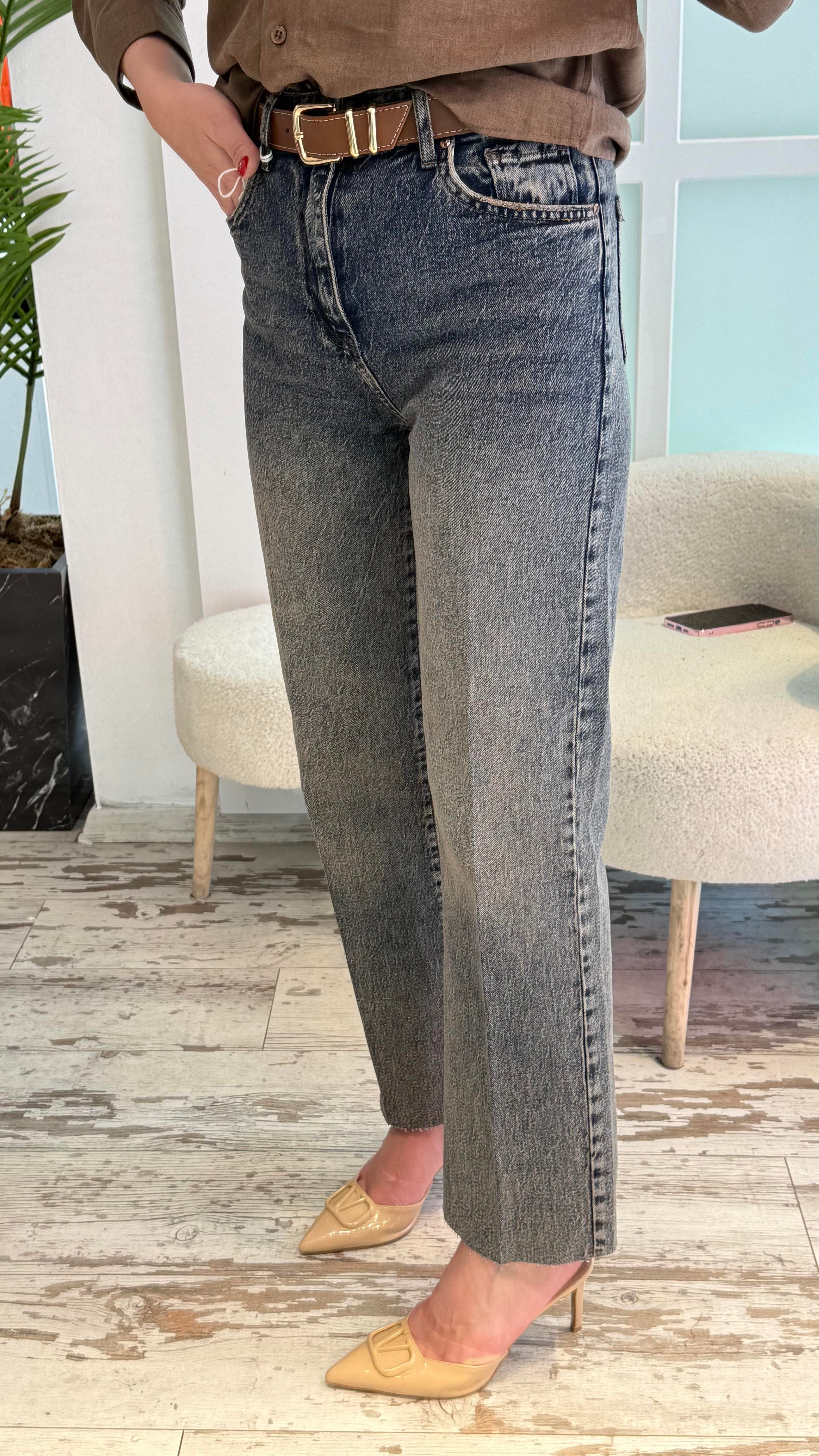 Kemerli Eskitme Model Mom Jean