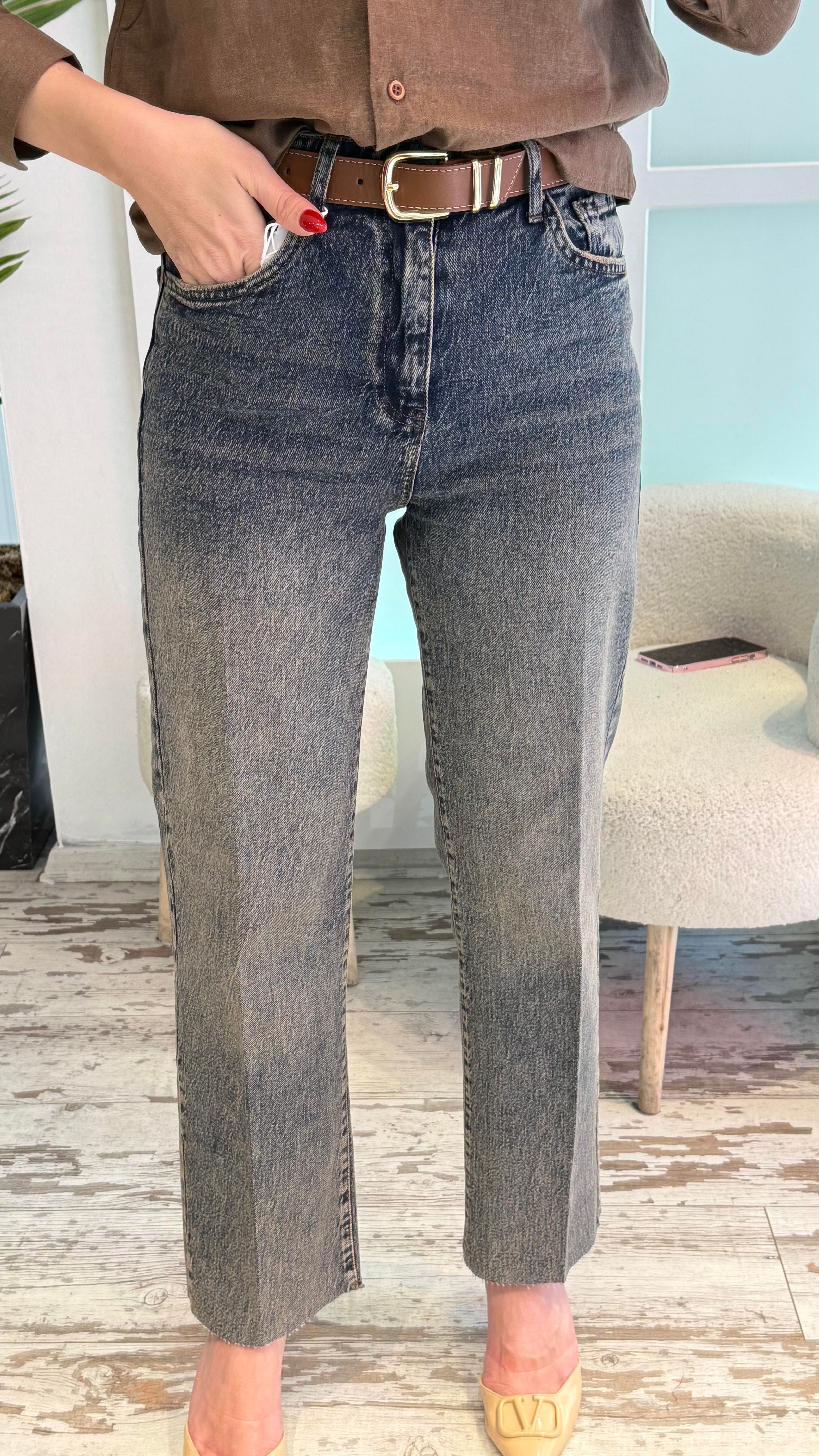 Kemerli Eskitme Model Mom Jean