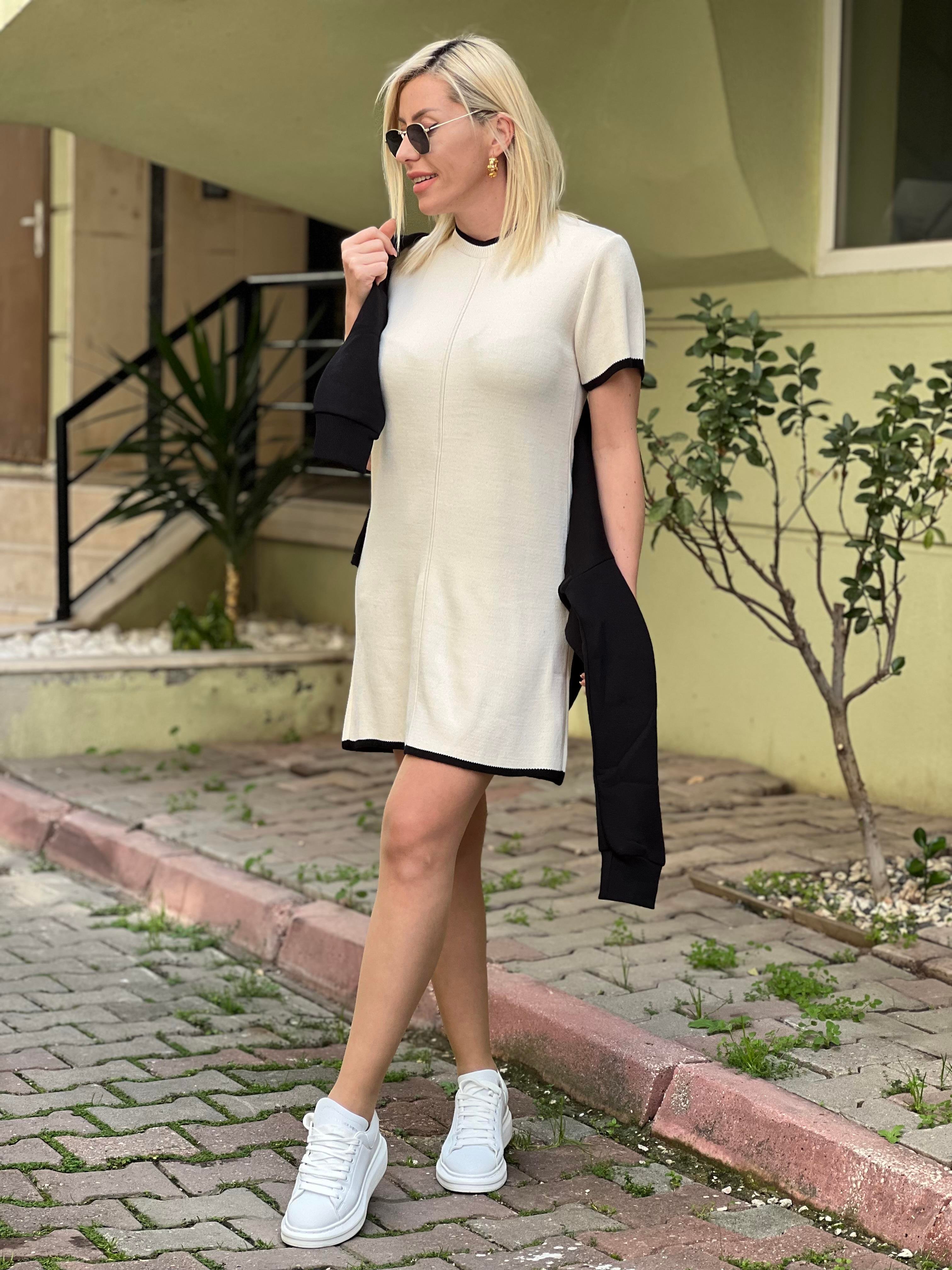 KREM RENGİ TRİKO ELBİSE 