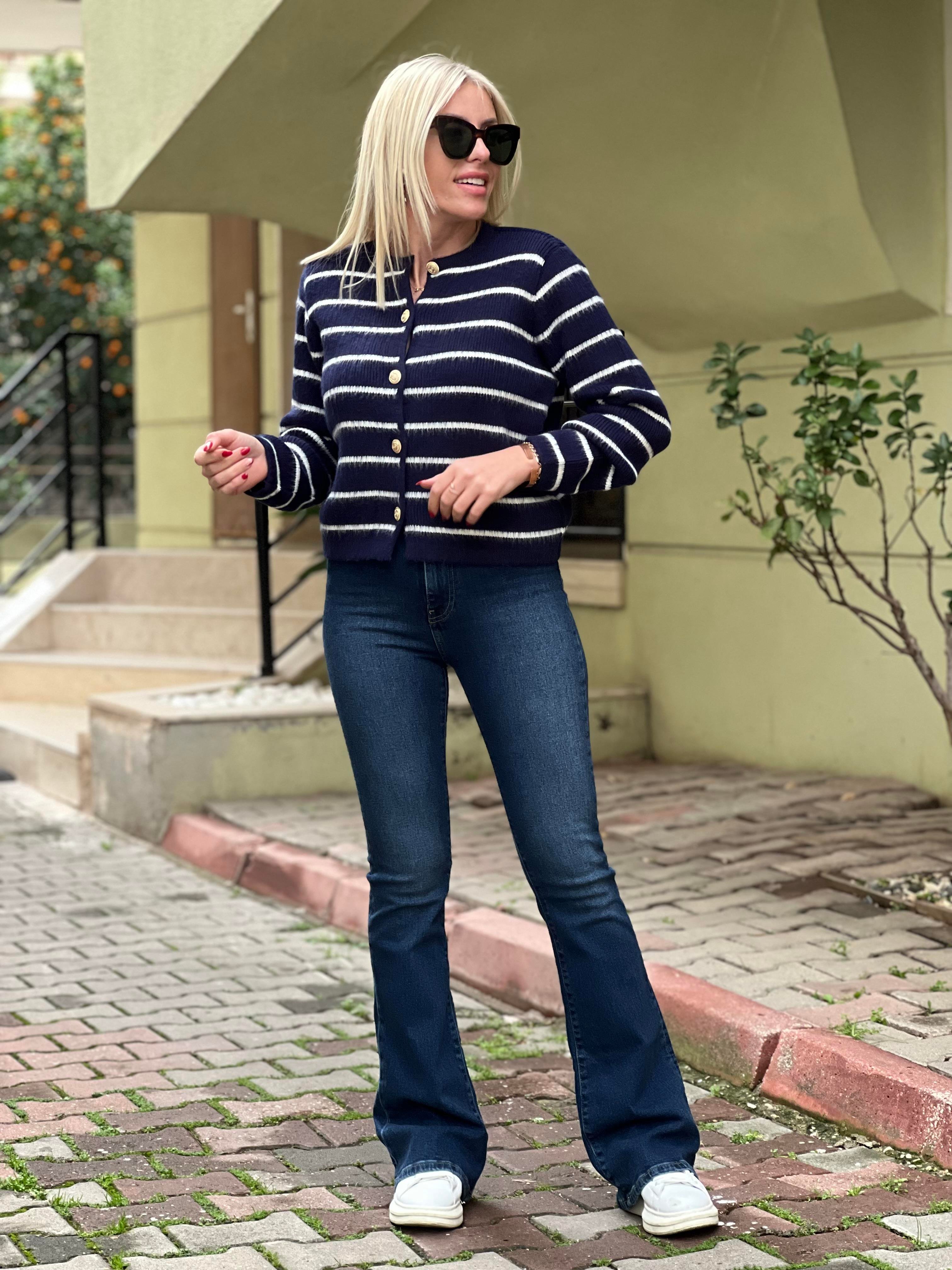 LACİVERT TRİKO HIRKA 