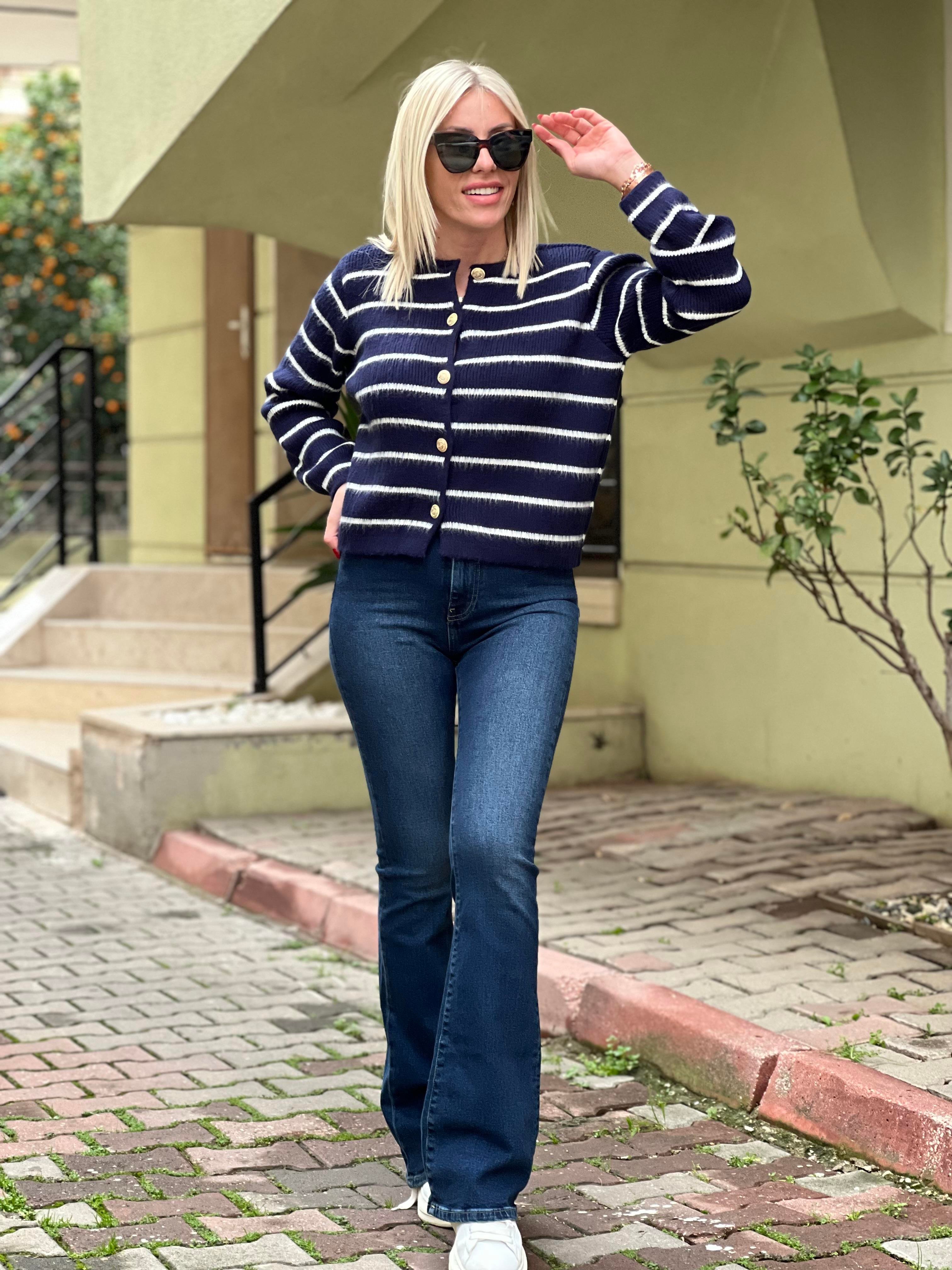 LACİVERT TRİKO HIRKA 