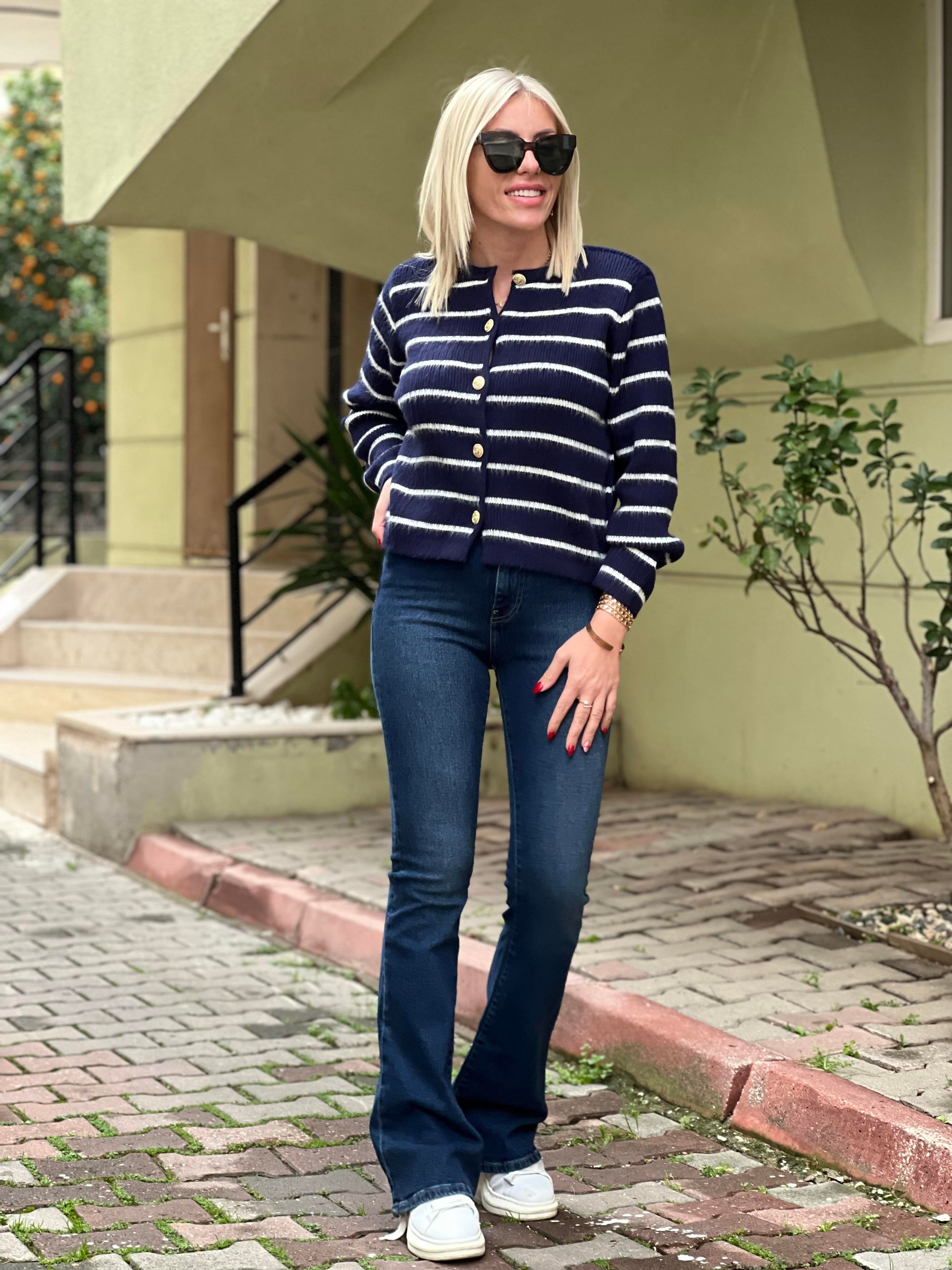 LACİVERT TRİKO HIRKA 