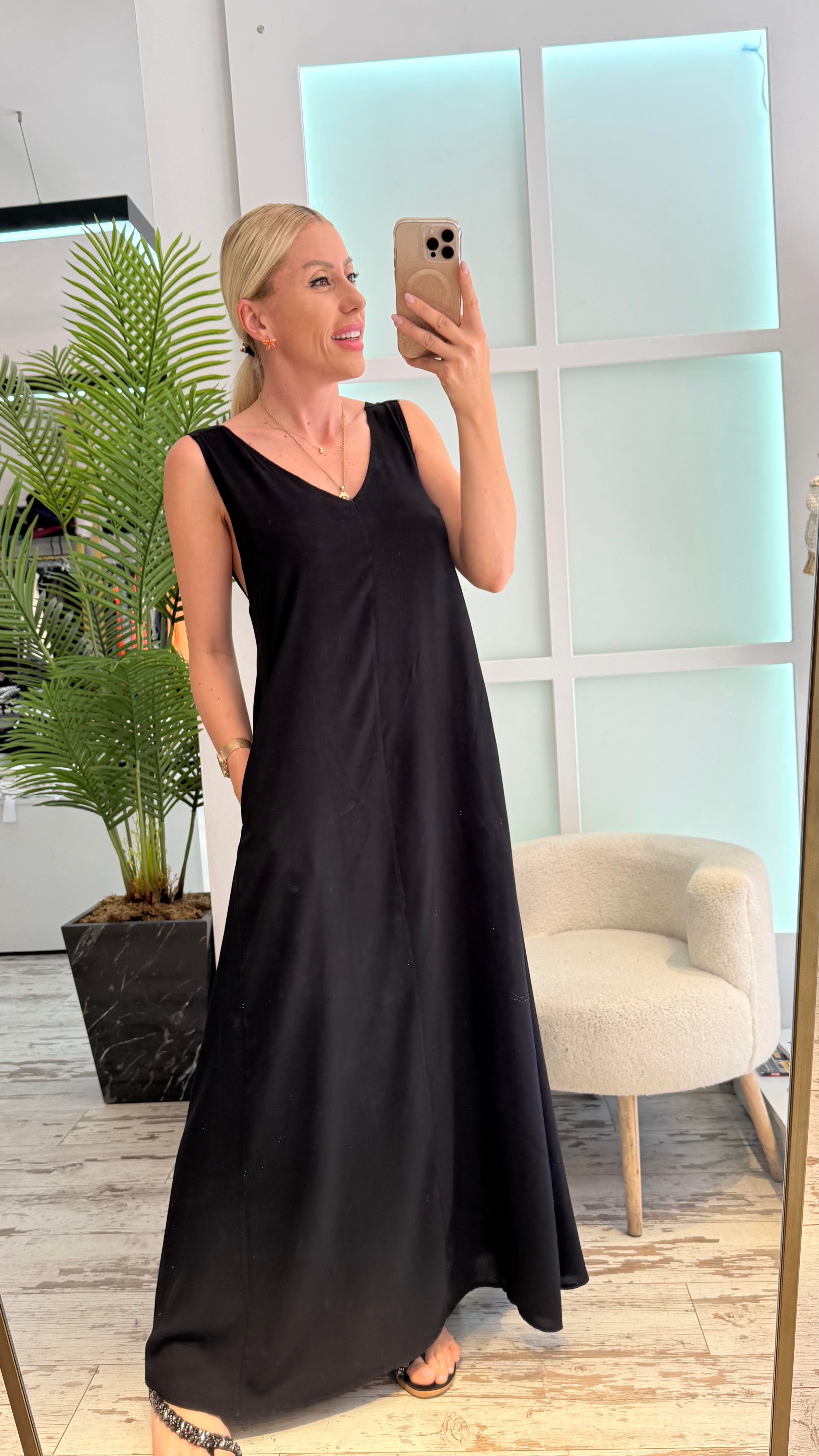 MERİ SİYAH ELBİSE 