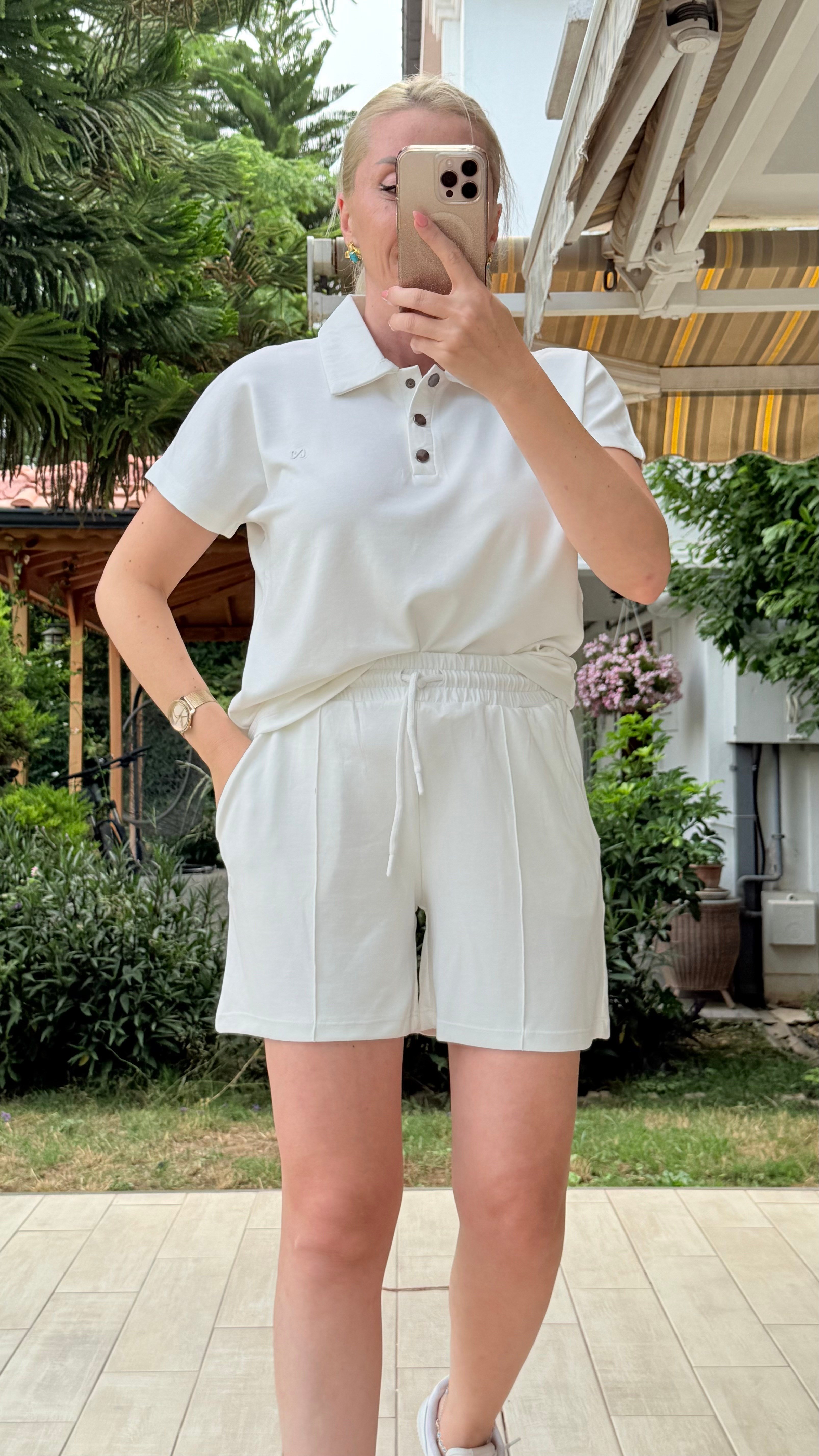 SANTA BEYAZ ŞORTLU TAKIM