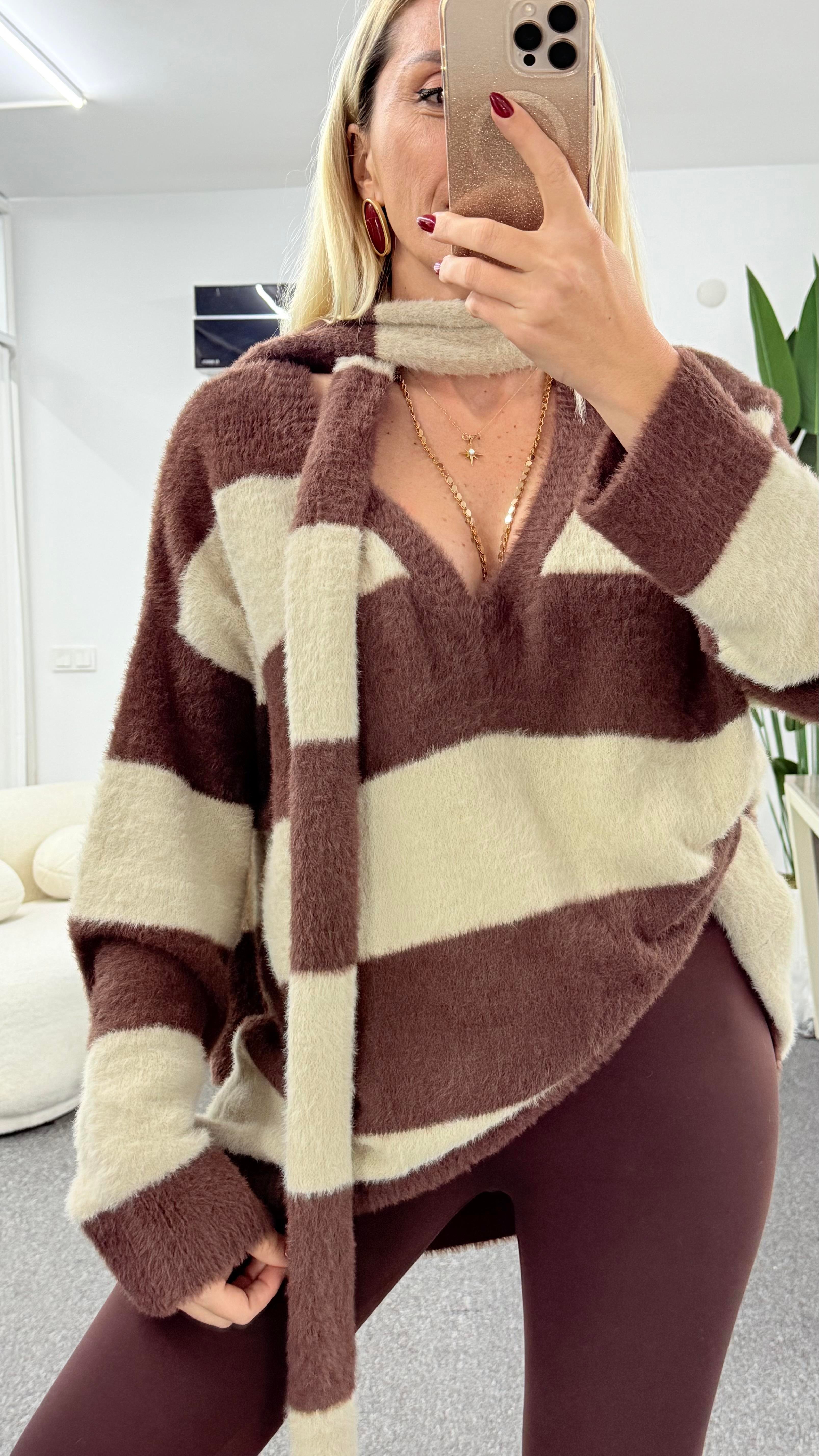 SİSİ ATKILI KAHVE KAZAK