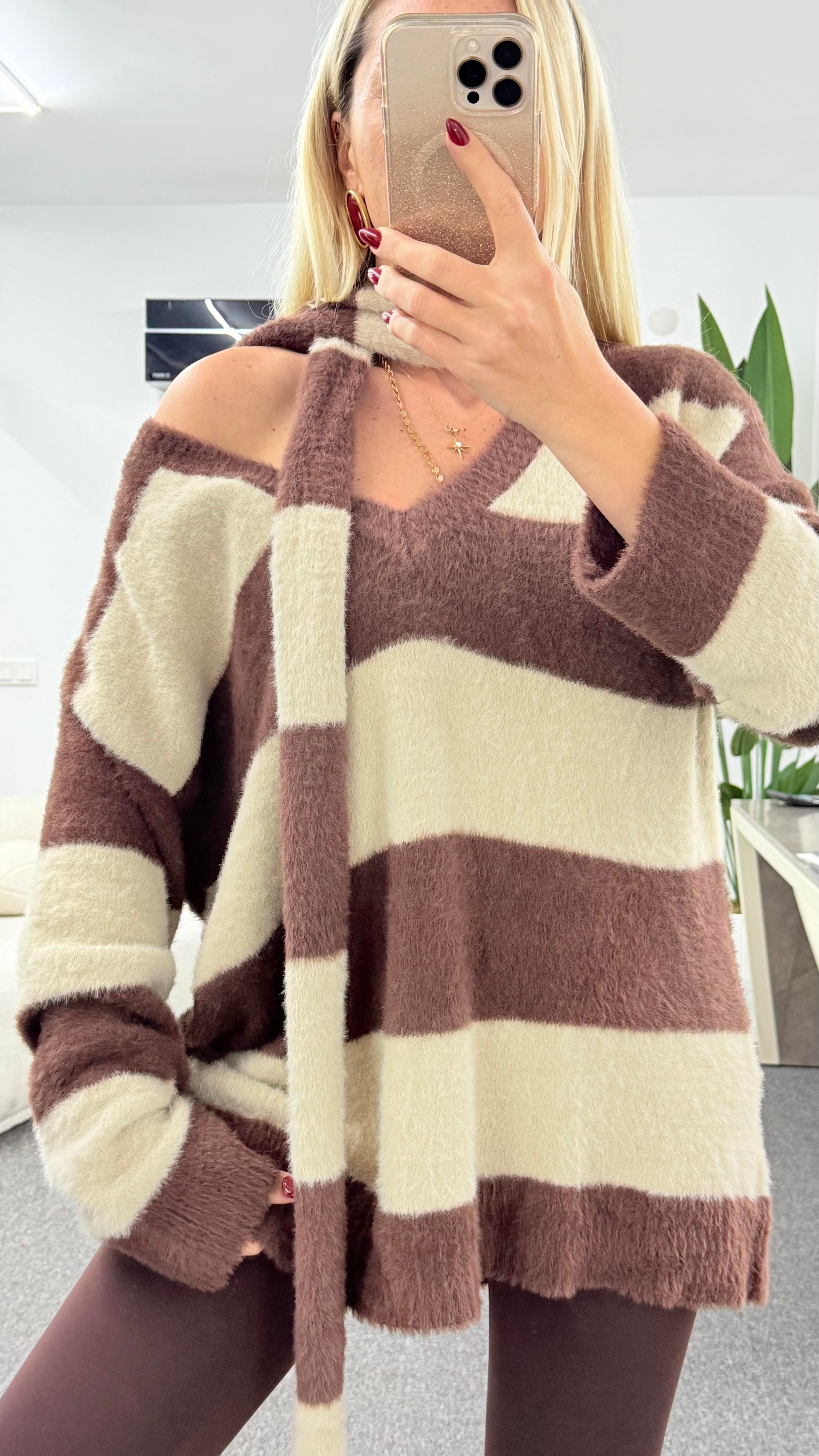 SİSİ ATKILI KAHVE KAZAK